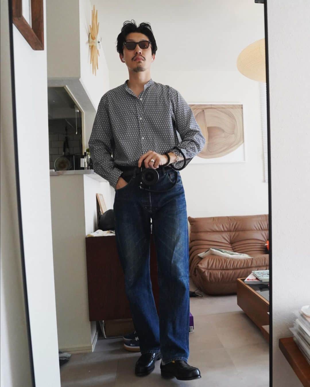 並木一樹さんのインスタグラム写真 - (並木一樹Instagram)「最近は大人っぽくデニムにシャツにハマっています🪐🪐🪐 HEUGNの幾何学模様のブルーのシャツが今の季節に良いですね。  shirt:HEUGN pants: levis 503bxx  shoes:J.M.WESTON eyewear: @buddyoptical_official   #maateeandsons  #auberge #COMOLI #herill #コモリ#デニムシャツ#comolishirt #heugn」4月19日 9時32分 - casi_namiki