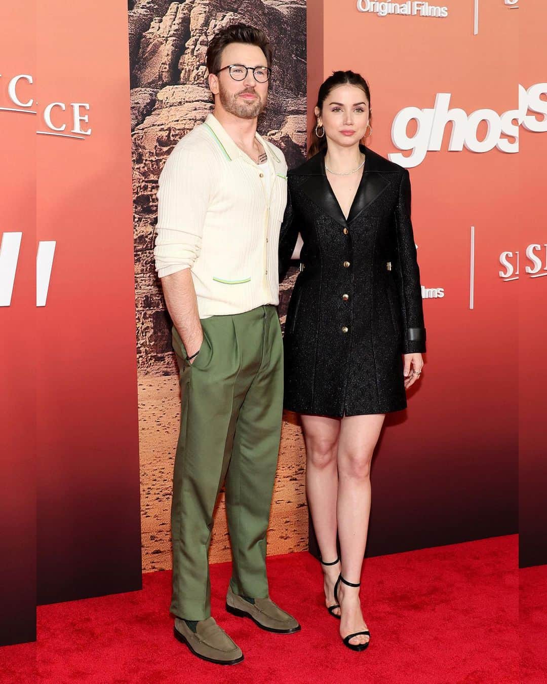 Just Jaredさんのインスタグラム写真 - (Just JaredInstagram)「Chris Evans and Ana de Armas got support from Hugh Jackman and Deborra-Lee Furness at the premiere of #Ghosted in NYC #ChrisEvans #AnadeArmas #HughJackman #DeborraLeeFurness Photos: Getty」4月19日 9時30分 - justjared