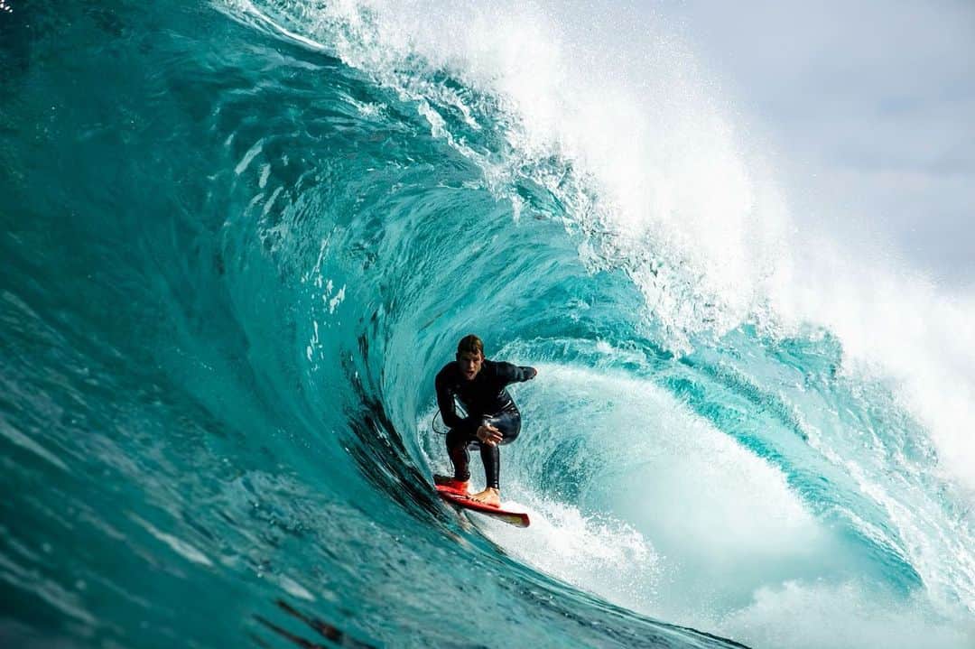 ジョン・ジョン・フローレンスのインスタグラム：「Love surfing good waves again 😂」