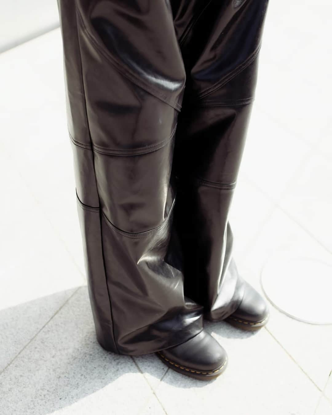Fashionsnap.comさんのインスタグラム写真 - (Fashionsnap.comInstagram)「Joshua Kim⁠ Occupation: model⁠ ⁠ Hoodie #DolceGabbana⁠ Pants #ZARA⁠ Shoes #DrMartens⁠ ⁠ Photo by @chisako.ss⁠ ⁠ #スナップ_fs #fashionsnap #fashionsnap_men⁠」4月19日 10時00分 - fashionsnapcom