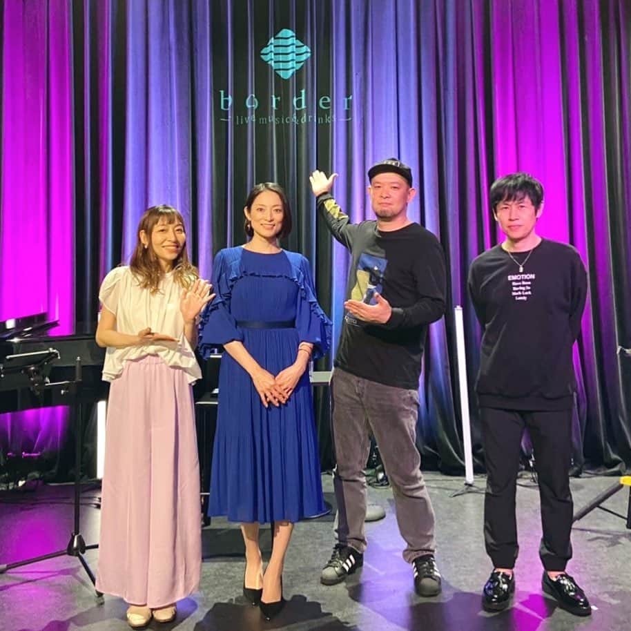 のインスタグラム：「15日 松本英子さん福岡公演 いらして下さった皆様ありがとうございました！！  会場のBorderさんの素敵なグラントピアノで ピアノとコーラスを担当させて頂きました  コロナを経て5年ぶりの福岡での演奏ということで 会いに来て下さった方々、本当に嬉しかったです😭✨ どうもありがとう！！！  松本英子さんのとても美しい歌声と ギター大西さん、ゲスト平さんの熱い想いに溢れた演奏 ご一緒できてとても幸せな時間でした  Borderさんもとても素敵な会場で スタッフさん達も本当に温かく😭✨  いやー福岡っていい所だなぁと改めて。 皆様ありがとうございました！  #Border  #福岡」