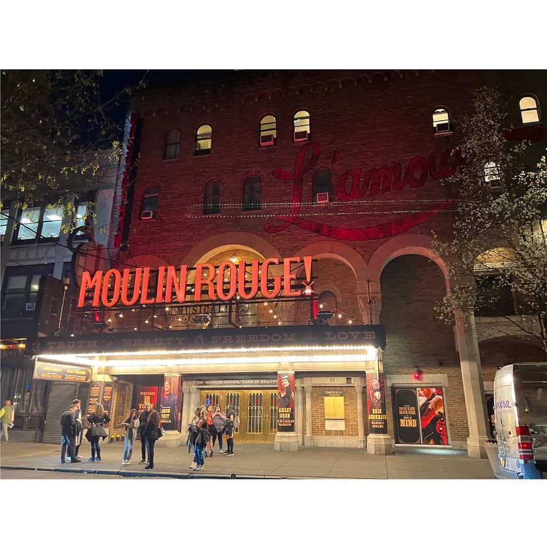 望海風斗さんのインスタグラム写真 - (望海風斗Instagram)「🗽 #NY #Broadway  少しずつNY旅のことを思い出していきますね〜！  ⁡ 『Moulin Rouge!』 劇場入った瞬間からムーランルージュの世界に引き込まれて、これを…これが…日本で…帝国劇場で…という感動と、NYに行く前に衣装フィッティングを済ませていたので、着替えの確認と（結構大変💦）、皆さんのパフォーマンスに釘付けになったり、気持ちが忙しかった‼︎ ⁡ 何よりも、客席が賑やか‼︎ 笑う笑う笑う… え、ここで⁈てところでも笑う！ ⁡ #moulinrougebroadway  #Satine#AshleyLoren #Christian#AaronTveit」4月19日 10時06分 - nozomifuto_official