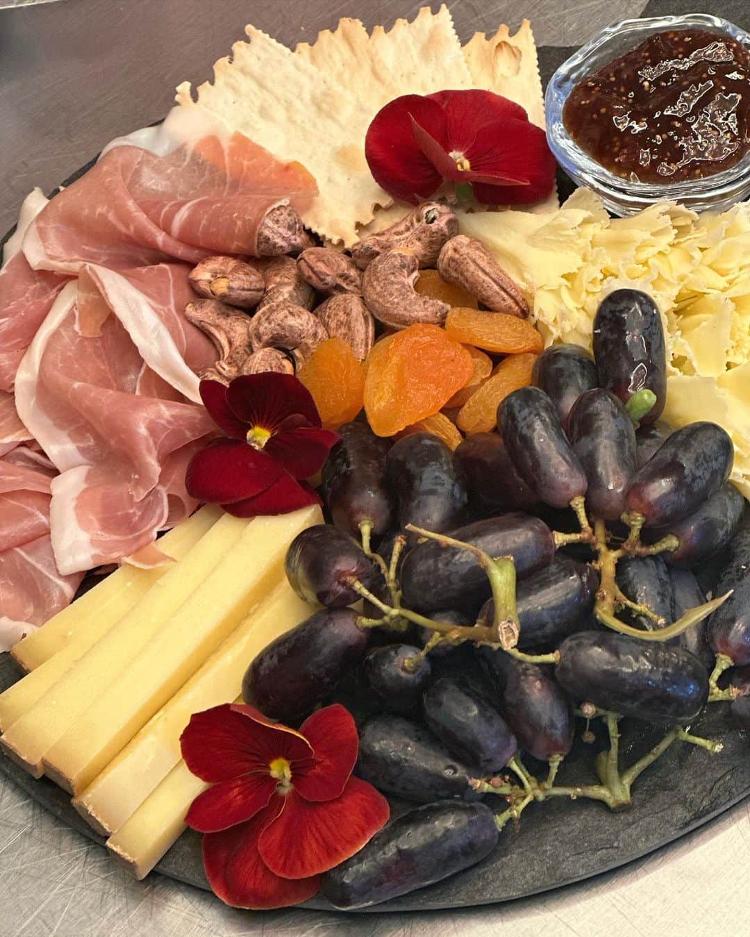 リー・ウネ・ヨンさんのインスタグラム写真 - (リー・ウネ・ヨンInstagram)「하명돌요리사님👩‍🍳 @cheese_romance_devi  집으로 초대해 맛나고 행복한 음식들 그리고 유쾌한 추억 만들어 줘서 고마웠오~!」4月19日 10時19分 - leehaeyoung1730