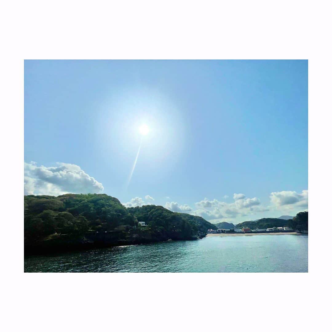 杜野まこさんのインスタグラム写真 - (杜野まこInstagram)「＼朝6時ドライブ🚗／  西伊豆・堂ヶ島 太陽・風・青空・海・波の音・鳥の鳴き声・緑・岩肌 ただそこにいるだけで気持ちよかった〜💛🤍 ちょっと宮城県の松島みたいだった✨  #西伊豆 #伊豆 #堂ヶ島 #izu #japan #shizuoka #beautiful #sea #summer #自然 #パワー #ドライブ #夏の予感 #海」4月19日 10時28分 - makomorino