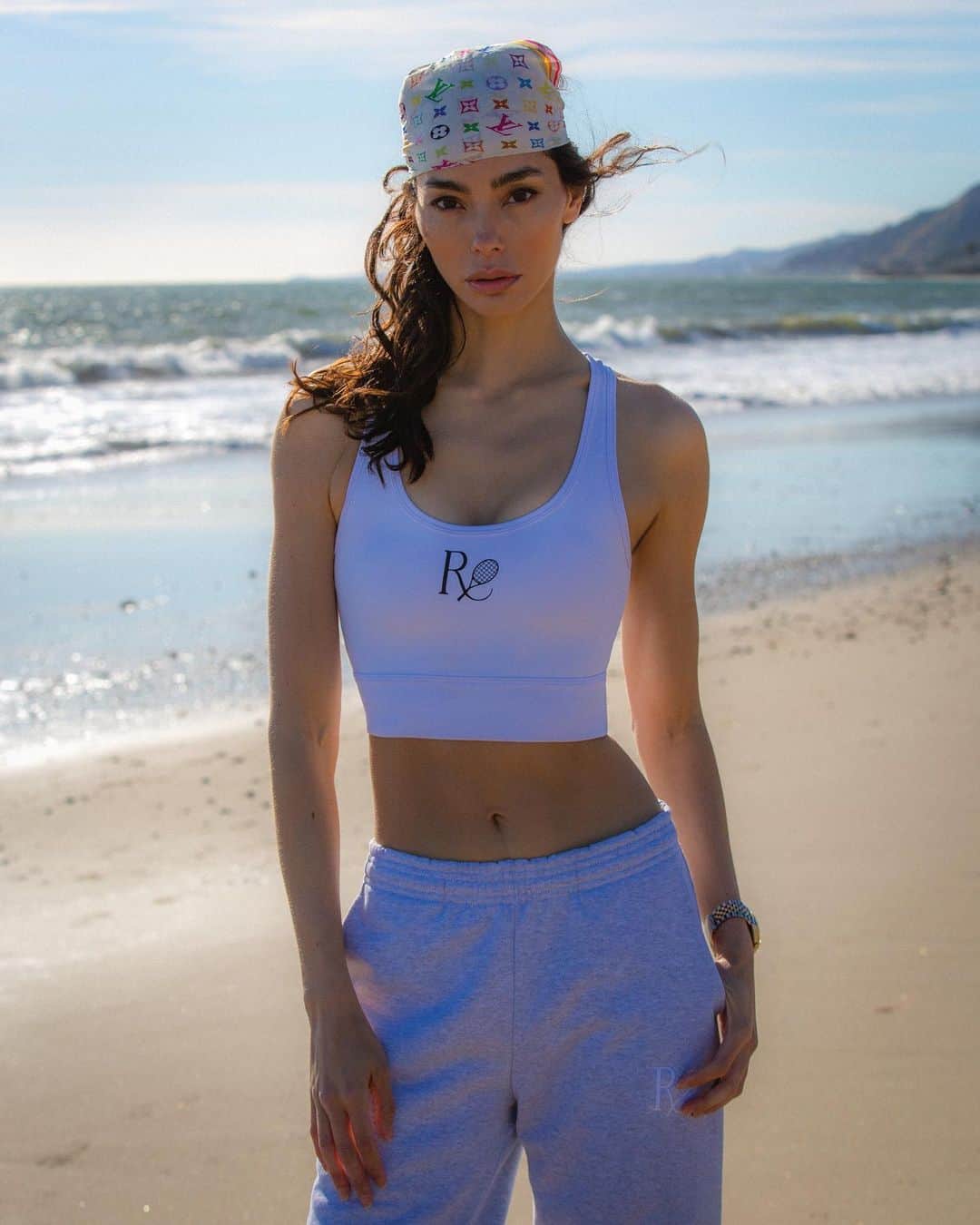 エイドリアン・ホーのインスタグラム：「Thank you @wwd for the @thefarmersmarketglobal feature on our women’s active collection & online shop 😘 💋」