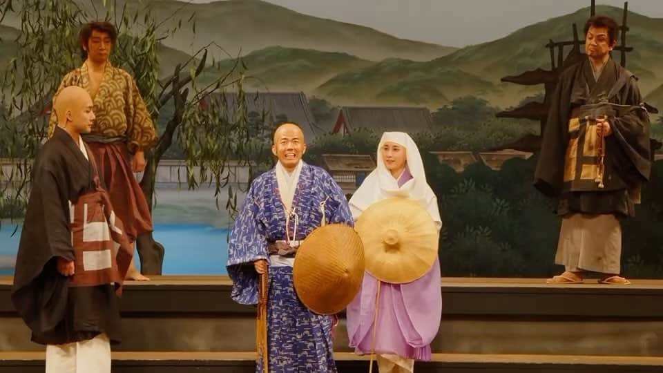 のインスタグラム：「京都南座で、4月29日まで公演中です✨  わたしは、「親鸞」の妻、「紫野」（のちに、恵信尼）を演じさせて頂いています。  「人間とは」「生きるとは」など、 色々な場面から感じとって頂ける作品です。  皆様、ぜひ見にいらしてください。 京都南座にてお待ちしています。」