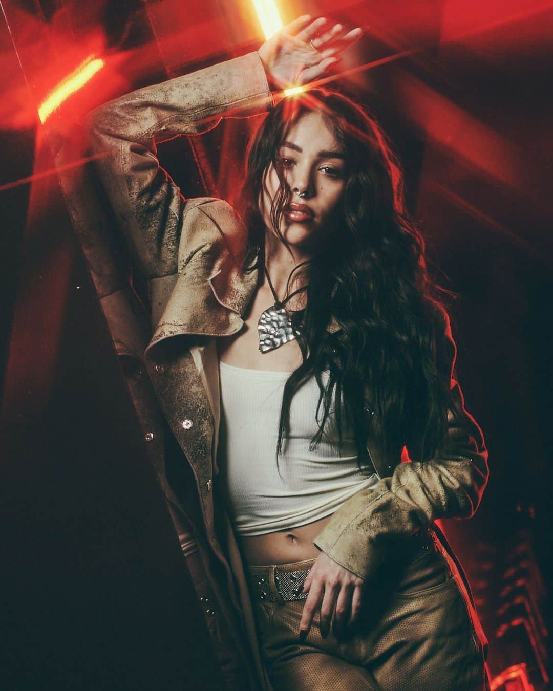 Danna Paolaのインスタグラム：「En XT4S1S 🖤 @dannapaola 🖤 #LatinAMAs ✨」