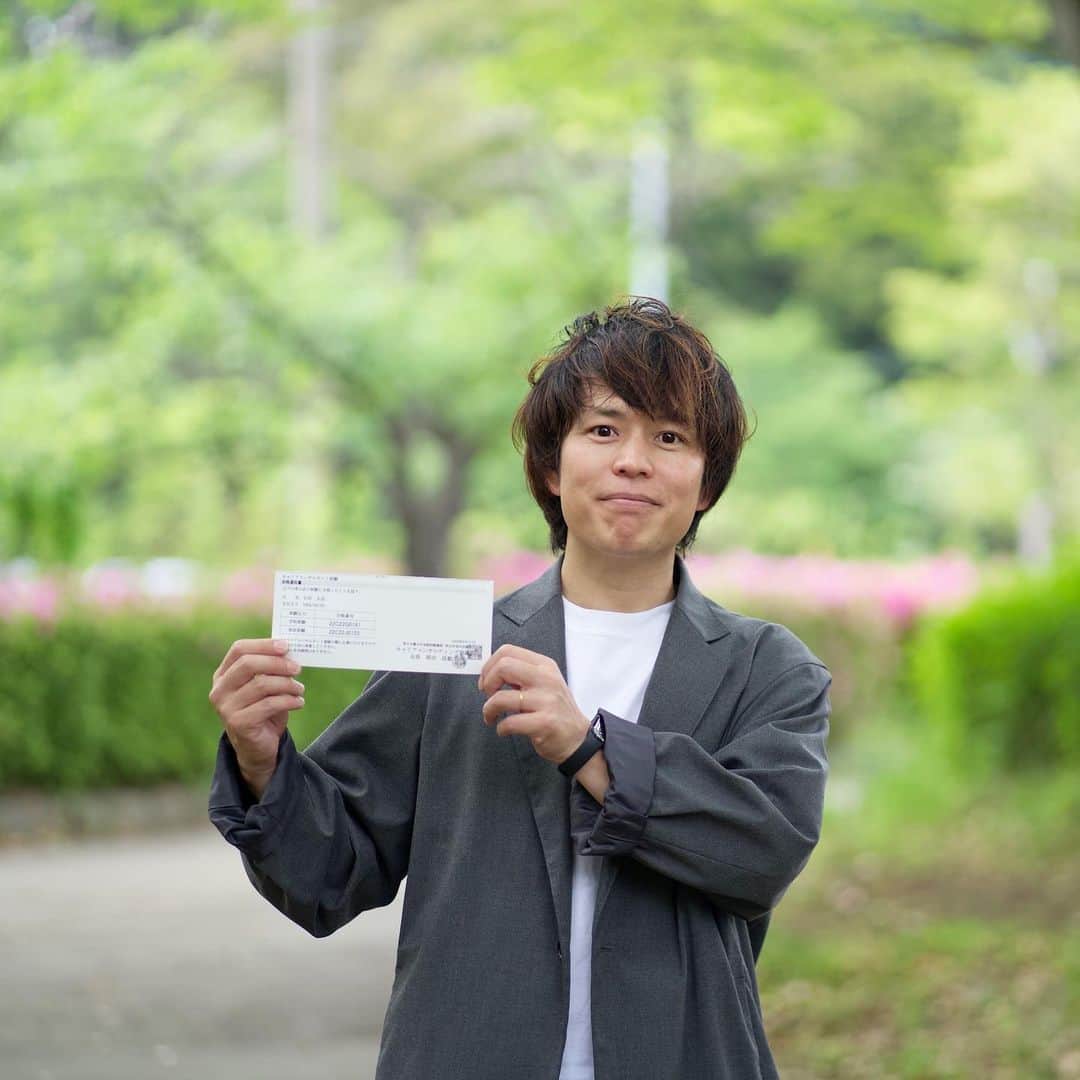 石田太志のインスタグラム：「I passed the Career Consultant Exam!  国家資格のキャリアコンサルタント試験に合格しました！学科・実技ともに一発合格！ めちゃくちゃ嬉しい！！！！！！！！ ​ 実は昨年からキャリアコンサルタントになる事を志していました。 講演を行わせて頂く機会が多かったり、学生達と接する事も多い中で、自分の話をするだけではなくもっと相手のサポートになるような形を作りたいという想いで取り組みました。 ​ 受験資格として必須な155時間の講座を昨年9月から約3ヶ月間受講し、その後は独学で勉強し3月の試験に臨みました。試験当日の緊張感はフットバッグ世界大会のそれとは違った全く新しい挑戦でした。  それでも諦めずに取り組んできた自分自身を誉めたいと思います。 ​ 今後は、これまで培ってきた知識や経験を活かし、多くの方々のキャリアアップや人生設計に役立つようなキャリアコンサルティングをしていきたいと思います。 ​ また、ここからがスタートなので、自己研鑽に努め自分自身も更に成長していけるようにしたいと思います。 ​ しっかりとこの資格を活かせるようにしていきたいのでご興味ある方はぜひお声がけください😊  これで「プロフットバッグプレイヤー兼キャリアコンサルタント」になります。よろしくお願いいたします！  #footbag #worldchampion #trick #performance #soccer #football #フットバッグ #世界一 #パフォーマンス #サッカー #キャリアコンサルタント #コンサル #コンサルタント #キャリア  #キャリアアップ #コンサルティング」