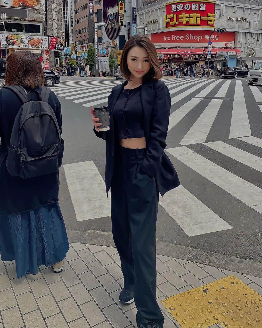 celia_azumaのインスタグラム：「🫶🏻🫶🏻🫶🏻  とても楽し過ぎた時間をありがとう💕 今回会えなかったお友達も また今度必ず会いましょう😉💕  どんな場所で、どんな人達に 囲まれている自分が好きなのか 考え始めるとキリがなくて 新たにAustraliaへ行こうか また東京で仕事しようか それともこのままずっと 岩手にいて良いのか真剣に 悩み始めました🪽どうしましょう  #tokyo #fyp #shinjuku #kabukicho #japan #shibuya #trip #fff #ffff  #f4follow #fashion #ootd #aritzia」