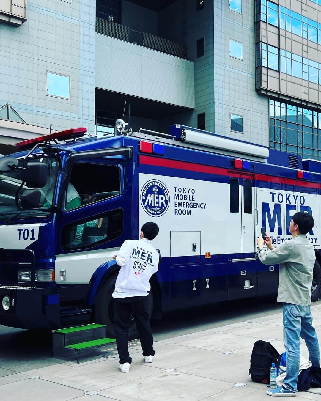 木村真野・紗野さんのインスタグラム写真 - (木村真野・紗野Instagram)「大好きなTOKYO MER🚑の制服とＴＯ１✨🙌🏻😁😁@TBS @tokyo_mer_tbs  #tokyomer」4月19日 20時29分 - mayasaya_kimura