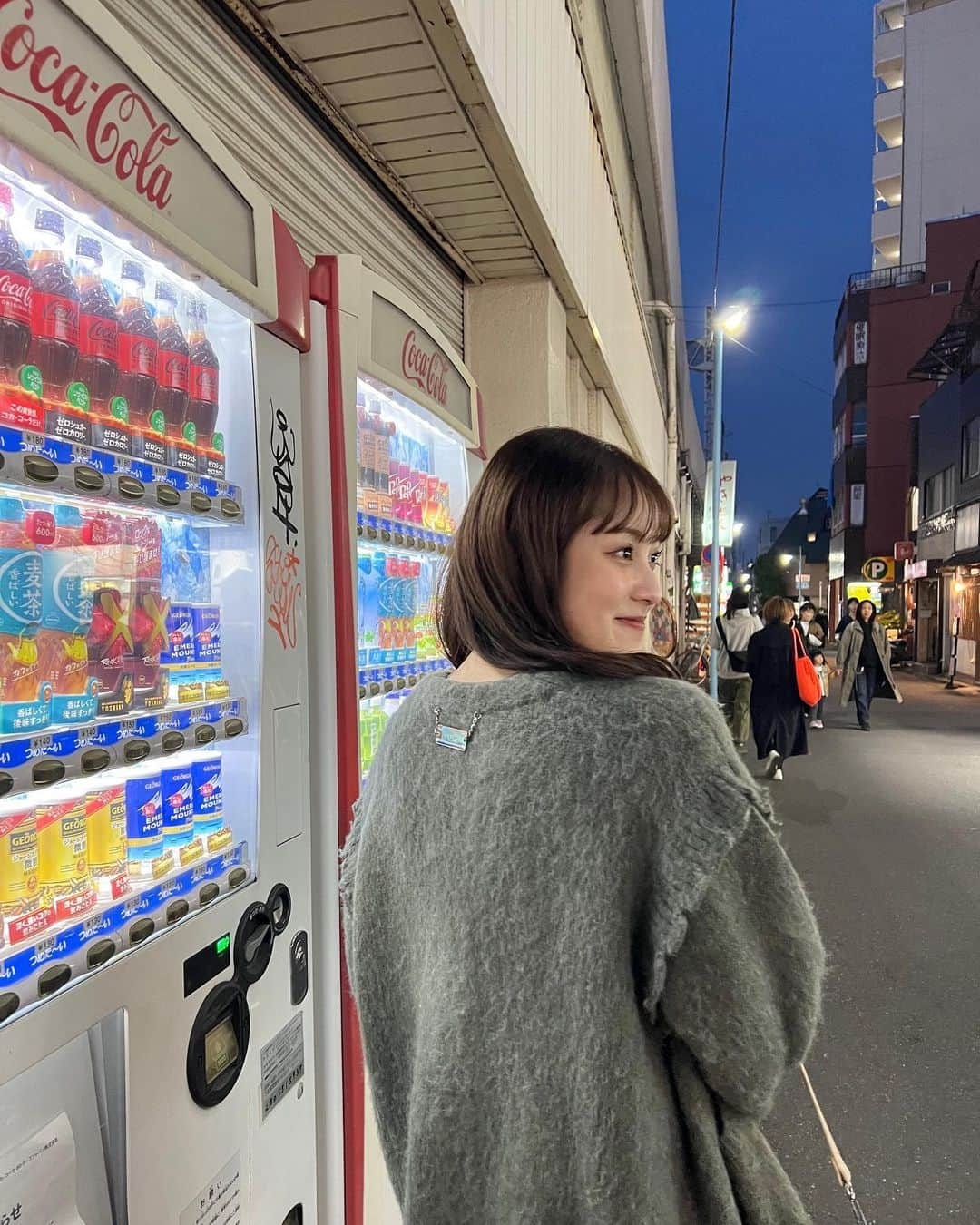 福山絢水さんのインスタグラム写真 - (福山絢水Instagram)「ゆあてぃーのYT18🔗🖤  ご本人と遊ぶ時に着て行ったら 似合ってると言ってもらえました(^.^)  デザインも着心地も今の気温にぴったり~❤︎」4月19日 20時30分 - aya__m02