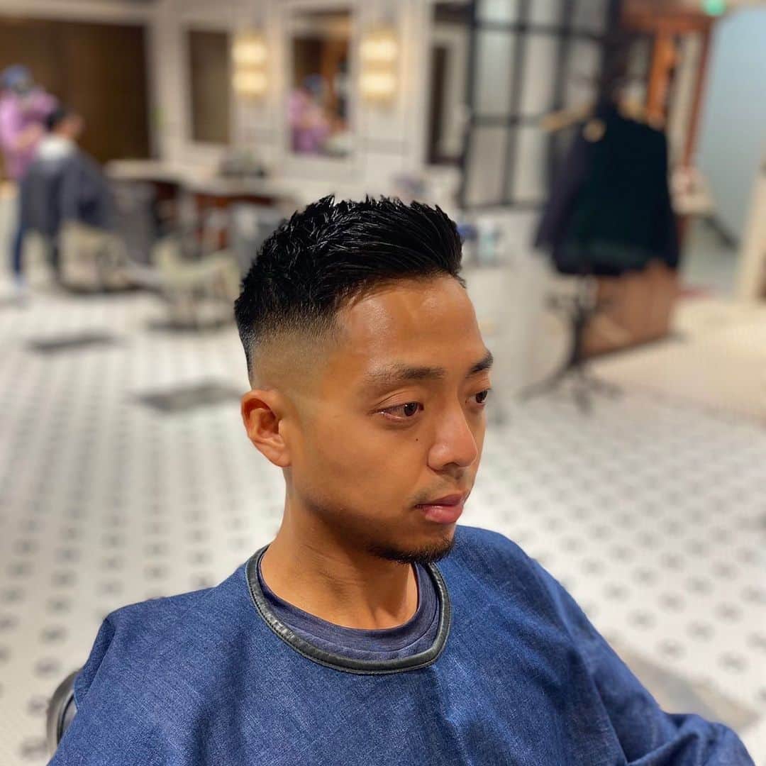 フリーマンズスポーティングクラブのインスタグラム：「FSC - FUTAKOTAMAGAWA BARBER💈  ⁡ HAIR CUT ¥6,600(tax incl.) made by KEIICHI IIJIMA  #freemanssportingclub  #fscbarber #barbershop #barber #mensgrooming」