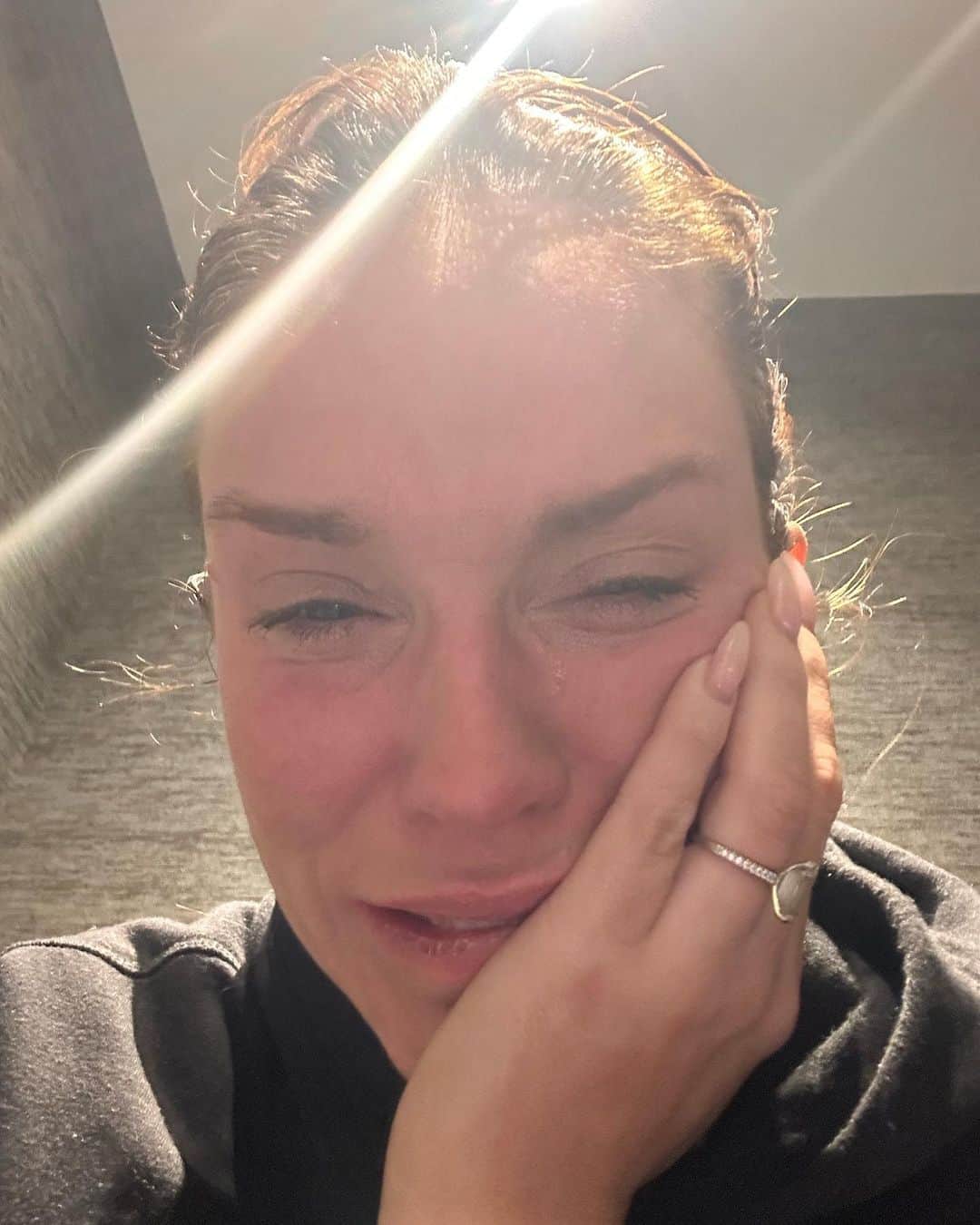 ヴィッキー・パティソンさんのインスタグラム写真 - (ヴィッキー・パティソンInstagram)「My Egg Freezing Journey So Far... 🥹♥️   TRIGGER WARNING: There are needles, injections & talk of fertility in this post.   Yesterday I headed to @londonwomensclinic to get a scan to see if my ovaries were responding correctly to my hormone injections. I can't tell you how happy I was to be told I have chubby little ovaries 🥹♥️ Probably the only time in my life I will be happy about being called chubby😂🥰 But it basically means that the hormones are doing their thing & my eggs are egging. (I know, my medical jargon is fantastic.. just call me Meredith Grey 😂🤦🏻‍♀️)   The last week hasn't been as bad as I anticipated- there's been some highs & lows but I suppose that's to be expected- altogether I'm just really grateful that my body seems to be responding to the medication & things are going in the right direction ♥️   I wanted to share with you all what I've learnt so far as I have loads of lovely women asking me questions in my comments & DM's, so here goes:   - when I last tried to start this process in January- I booked 2 weeks off work & brought my mam down to stay- I was determined to focus on the journey & give my body the best environment it could have for my little eggies to be successful. But as you all know I fell at the first hurdle. I was obviously crestfallen but understood that it's just sometimes the way the cookie crumbles. This time I didn't allow myself to get my hopes up, having had some disappointments already- so when I found out that my cyst had gone & I was actually able to start the process I had work booked in, filming, podcasts, photo shoots, we had trips, wedding planning- the lot.. & it was just too late to cancel things. But what I've actually found is keeping busy has been a god send. I'm the type of person that if I'm not busy I drive myself insane, I get in my own head & my mind plays tricks on me. And if everything had gone to plan in jan & I'd been sitting around the house just waiting to give myself my next injection & worrying if things were going right- this would have been a totally different experience- altogether a more sad & stressed one I think...   Continued on my stories... 💉💕」4月19日 20時39分 - vickypattison