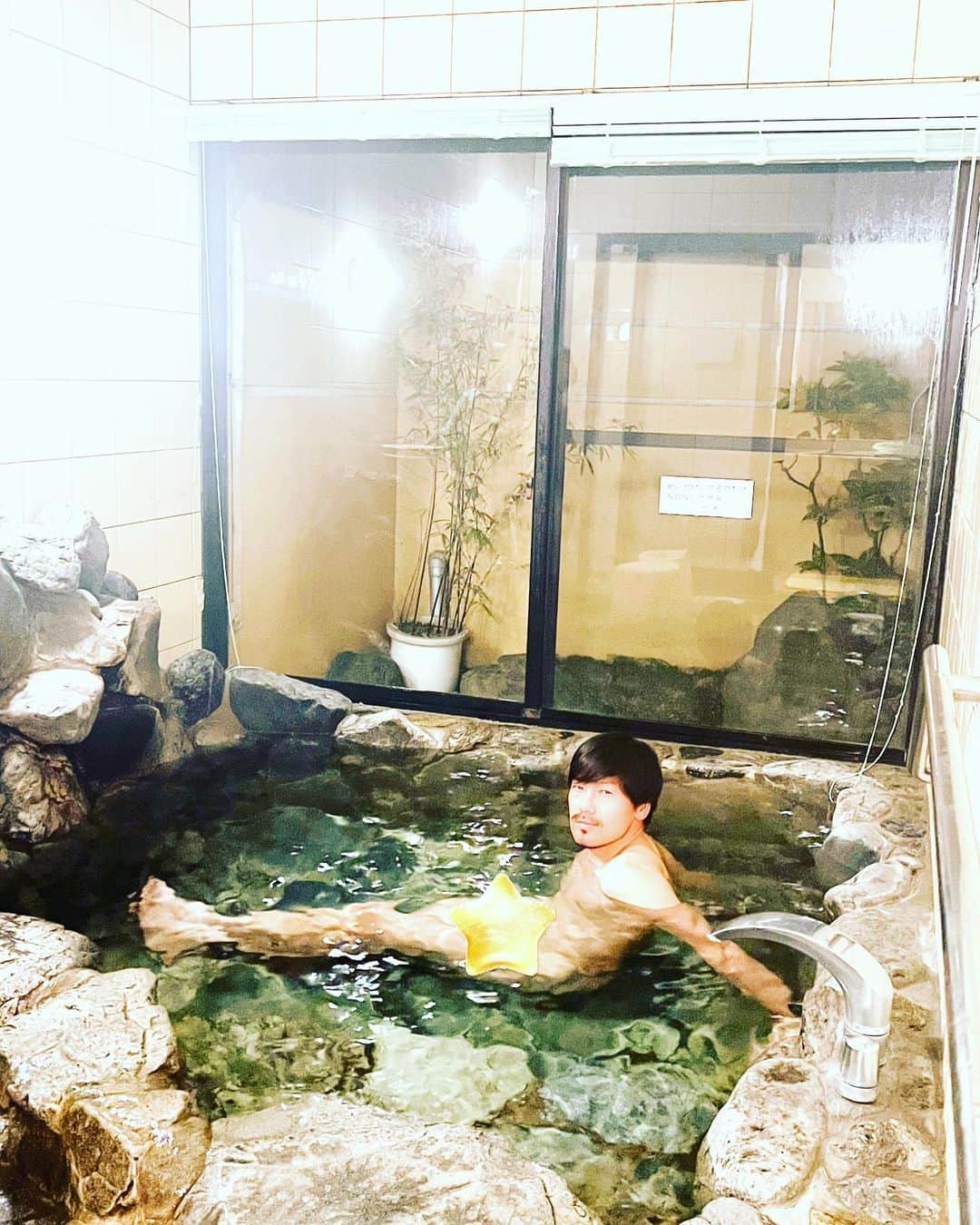 松井大輔さんのインスタグラム写真 - (松井大輔Instagram)「風呂最高🛁  #温泉 #風呂 #bath #温泉好き  #癒し #回復 #なんかきもい写真になった #まあいっか #風呂部」4月19日 20時40分 - matsuidaisuke_official