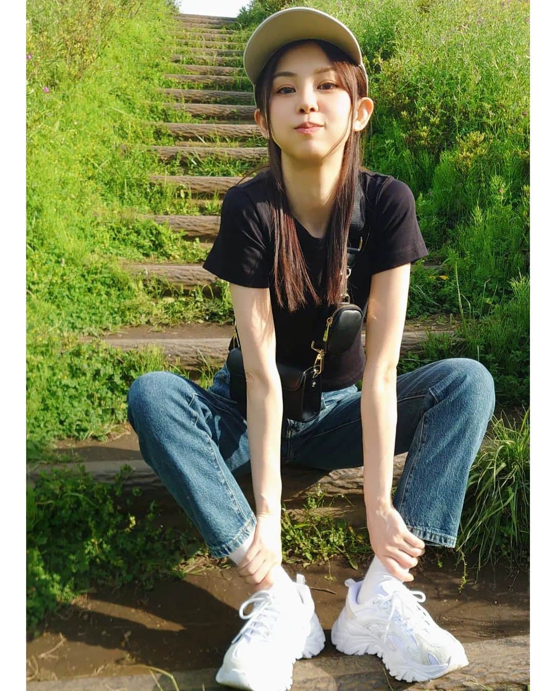 清水優美のインスタグラム：「🐹🌻🎈 　 暑かった日…  田舎育ちでも 虫との 共存の道のりは険しい🐝🍯  #springfashion」