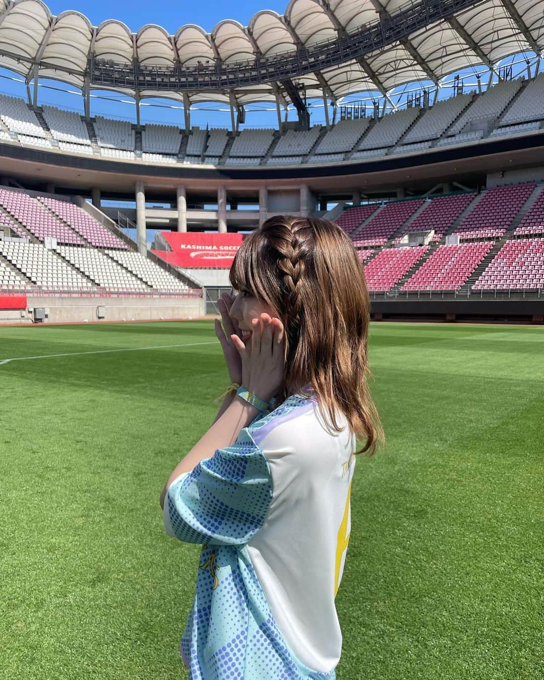 高本彩花さんのインスタグラム写真 - (高本彩花Instagram)「友よ 一番星だ  MVが公開されました⚽️  イントロからもう泣けてしまう 影にぴったりの素敵な曲で、本当に大好きです どんどん卒業が近づいてきているんだなと感じます 1日1日、大切に過ごしていきたいです🫧  #日向坂46 #友よ一番星だ #影山優佳 #高本彩花 #ayacherigram」4月19日 20時44分 - ayacheri._.official