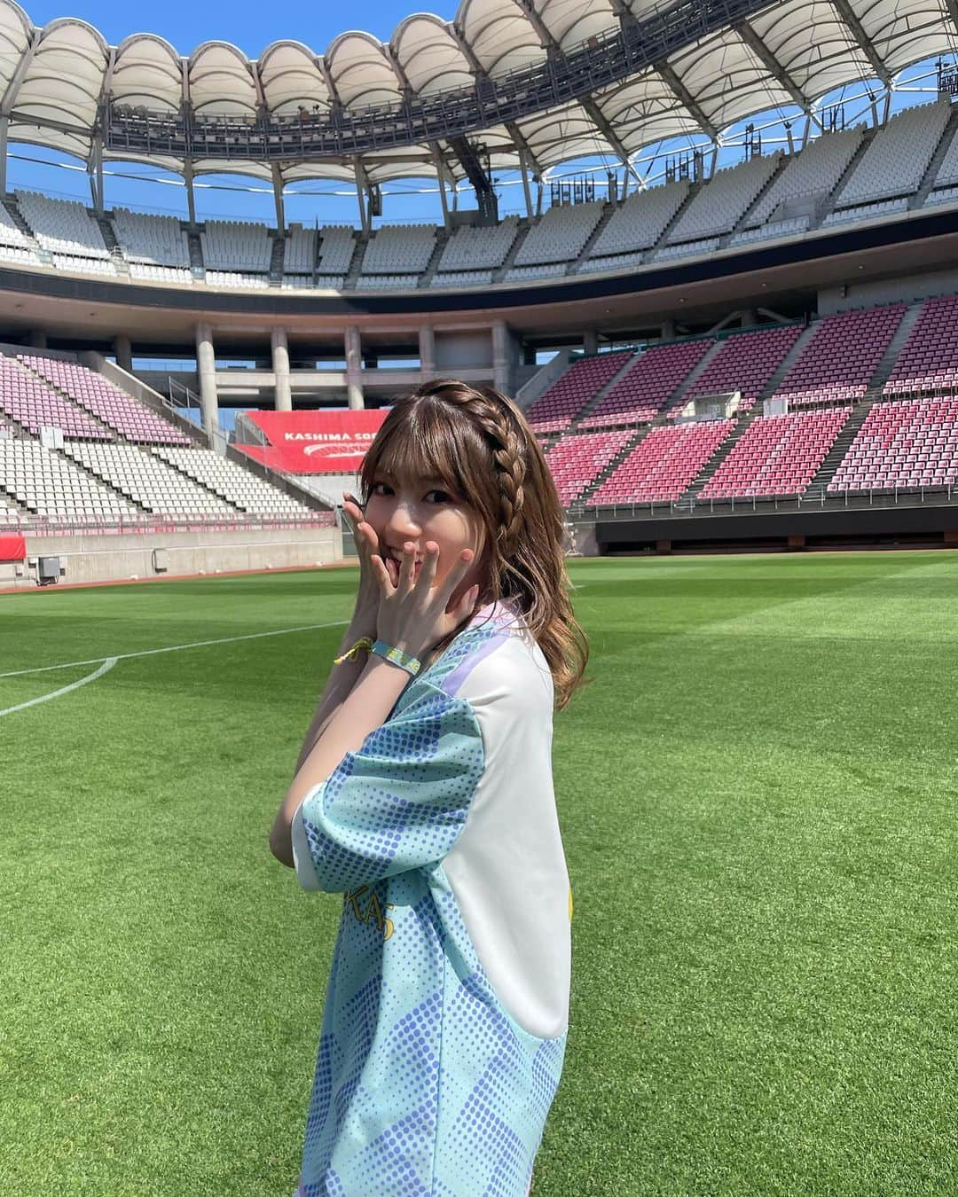 高本彩花さんのインスタグラム写真 - (高本彩花Instagram)「友よ 一番星だ  MVが公開されました⚽️  イントロからもう泣けてしまう 影にぴったりの素敵な曲で、本当に大好きです どんどん卒業が近づいてきているんだなと感じます 1日1日、大切に過ごしていきたいです🫧  #日向坂46 #友よ一番星だ #影山優佳 #高本彩花 #ayacherigram」4月19日 20時44分 - ayacheri._.official