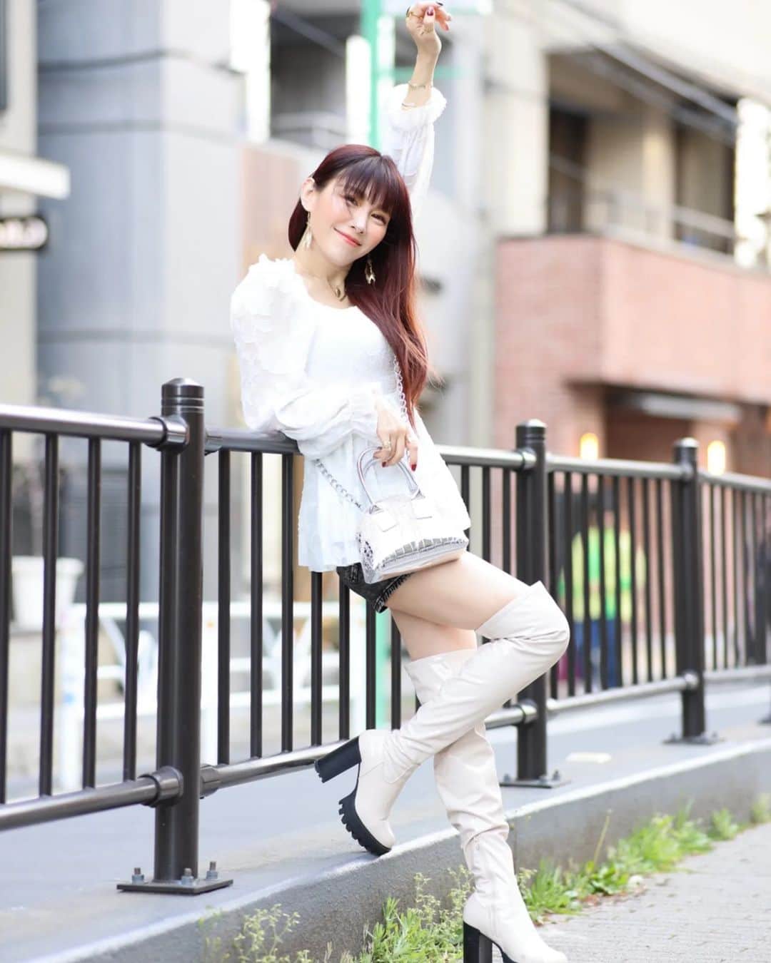 丹遥ニナさんのインスタグラム写真 - (丹遥ニナInstagram)「商品撮影仕事、企業撮影仕事受付中💄 swipe⇒👉動画あり💕夏コーデ & 夏ブーツ & ネイル🌸 ・ ・ 【NinaXie】20％offクーポン付ーーby 激安通販SHEIN🥰 ・ ・ SHEIN @shein_japan @sheinofficial 高見えプチプラ激安通販。今シーズンのトレンドアイテム、スペシャルなファッションを特別価格でゲット、今こそがチャンス❗ ・ ・ 📍ジャガード シール フラウンススリーブ ペプラムブラウス  s 商品ID  10984327  📍ミニ メタリック 鰐エンボス ラインストーンデコレーション ドームバッグ  シルバー 商品ID  13360903  📍人工革 膝上 プラットフォーム ブーツ  us6 ¥2,412 商品ID  2856654  📍24ピース ショート スクエアネイル & ネイルファイル 1個 ＆ 1シート テープ 商品ID  1482237  📍24ピース ショート 四角形 格子縞 テープ1枚、爪やすり1本 ネイルチップ 商品ID  13019119  📍ミニマリスト レースアップフロント プラットフォーム チャンキー ブーツ EUR35 商品ID  3397509  📍CUCCOO Trending プラットフォーム チャンキーヒール スリップオン クラシックブーツ  ベージュ  EUR36 商品ID  11383904 ・ ・ ♡♡♡♡♡♡♡♡♡♡♡♡♡♡♡♡♡♡♡♡♡  6/30までさらに安く買い物出来るクーポンお得👇  🎈Coupon Code：【NinaXie】　 6/30まで お買い上げ金額 1～5,999円  15%OFF 6000円〜  20%OFF  https://m.shein.com/jp/  もしくはアプリでSHEINを探してみて👌🥰  👇👇👇クーポン使い方👇👇👇 「ご購入手続きへ」⇒「クーポンを適用する」⇒【NinaXie】を入力する ・ ・ #SHEINgoodfinds  #sheinofficial #SHEINforall #ad #shein購入品 ・ ・ ✯✯✯✯✯✯✯✯✯✯✯✯✯✯✯✯✯✯✯✯✯✯✯✯✯✯✯✯✯ ・ ・ Model @minaninamiji   🖤 ファッションショー、タレント、作品撮影、商品撮影、 PR、インフルエンサー 、アンバサダー、 通訳、キャスティングなどの仕事は DMでお願いいたします。  🖤 丹遥ニナNina手書きかわいいニナキャラクターラインスタンプ 発売❗@ninalinestamp から飛べますよ❣️ ・ ・ #春コーデ  #原宿  #表参道  #撮影モデル  #撮影依頼募集中  #外国人モデル  #スタイル  #キャットストリート #明治神宮 #動画モデル #東京カメラ部 #丹遥  #韓国っぽ  #ネイルデザイン #ネイルチップ  #ジェルネイル  #モデルさんと繋がりたい #撮影依頼  #カメラマンさんと繋がりたい #ストリート系女子 #ストリートコーデ #ストリート系 #フリーモデル #私の写真もっと広まれ  #写真を撮る人と繋がりたい」4月19日 20時53分 - minaninamiji