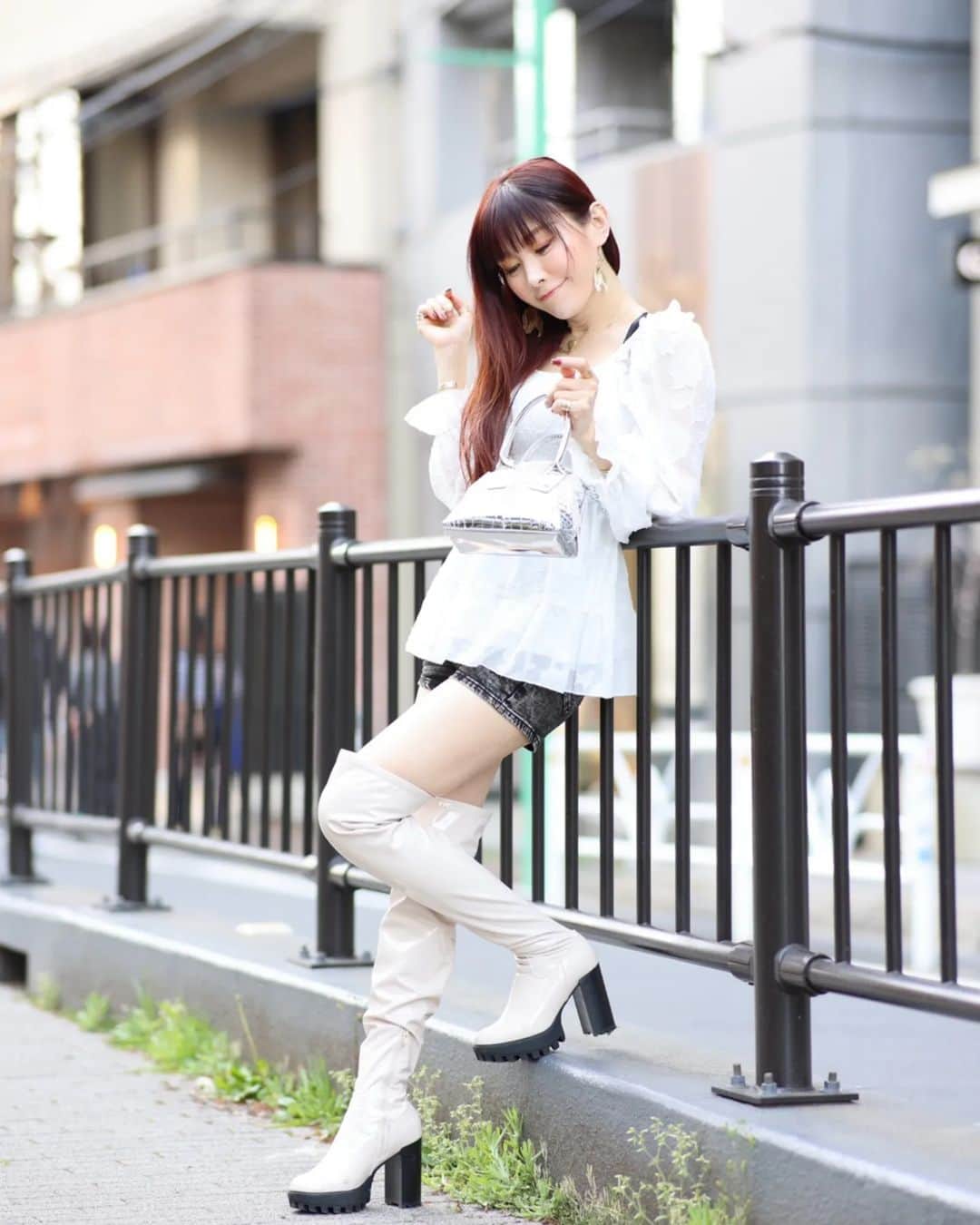 丹遥ニナさんのインスタグラム写真 - (丹遥ニナInstagram)「商品撮影仕事、企業撮影仕事受付中💄 swipe⇒👉動画あり💕夏コーデ & 夏ブーツ & ネイル🌸 ・ ・ 【NinaXie】20％offクーポン付ーーby 激安通販SHEIN🥰 ・ ・ SHEIN @shein_japan @sheinofficial 高見えプチプラ激安通販。今シーズンのトレンドアイテム、スペシャルなファッションを特別価格でゲット、今こそがチャンス❗ ・ ・ 📍ジャガード シール フラウンススリーブ ペプラムブラウス  s 商品ID  10984327  📍ミニ メタリック 鰐エンボス ラインストーンデコレーション ドームバッグ  シルバー 商品ID  13360903  📍人工革 膝上 プラットフォーム ブーツ  us6 ¥2,412 商品ID  2856654  📍24ピース ショート スクエアネイル & ネイルファイル 1個 ＆ 1シート テープ 商品ID  1482237  📍24ピース ショート 四角形 格子縞 テープ1枚、爪やすり1本 ネイルチップ 商品ID  13019119  📍ミニマリスト レースアップフロント プラットフォーム チャンキー ブーツ EUR35 商品ID  3397509  📍CUCCOO Trending プラットフォーム チャンキーヒール スリップオン クラシックブーツ  ベージュ  EUR36 商品ID  11383904 ・ ・ ♡♡♡♡♡♡♡♡♡♡♡♡♡♡♡♡♡♡♡♡♡  6/30までさらに安く買い物出来るクーポンお得👇  🎈Coupon Code：【NinaXie】　 6/30まで お買い上げ金額 1～5,999円  15%OFF 6000円〜  20%OFF  https://m.shein.com/jp/  もしくはアプリでSHEINを探してみて👌🥰  👇👇👇クーポン使い方👇👇👇 「ご購入手続きへ」⇒「クーポンを適用する」⇒【NinaXie】を入力する ・ ・ #SHEINgoodfinds  #sheinofficial #SHEINforall #ad #shein購入品 ・ ・ ✯✯✯✯✯✯✯✯✯✯✯✯✯✯✯✯✯✯✯✯✯✯✯✯✯✯✯✯✯ ・ ・ Model @minaninamiji   🖤 ファッションショー、タレント、作品撮影、商品撮影、 PR、インフルエンサー 、アンバサダー、 通訳、キャスティングなどの仕事は DMでお願いいたします。  🖤 丹遥ニナNina手書きかわいいニナキャラクターラインスタンプ 発売❗@ninalinestamp から飛べますよ❣️ ・ ・ #春コーデ  #原宿  #表参道  #撮影モデル  #撮影依頼募集中  #外国人モデル  #スタイル  #キャットストリート #明治神宮 #動画モデル #東京カメラ部 #丹遥  #韓国っぽ  #ネイルデザイン #ネイルチップ  #ジェルネイル  #モデルさんと繋がりたい #撮影依頼  #カメラマンさんと繋がりたい #ストリート系女子 #ストリートコーデ #ストリート系 #フリーモデル #私の写真もっと広まれ  #写真を撮る人と繋がりたい」4月19日 20時53分 - minaninamiji