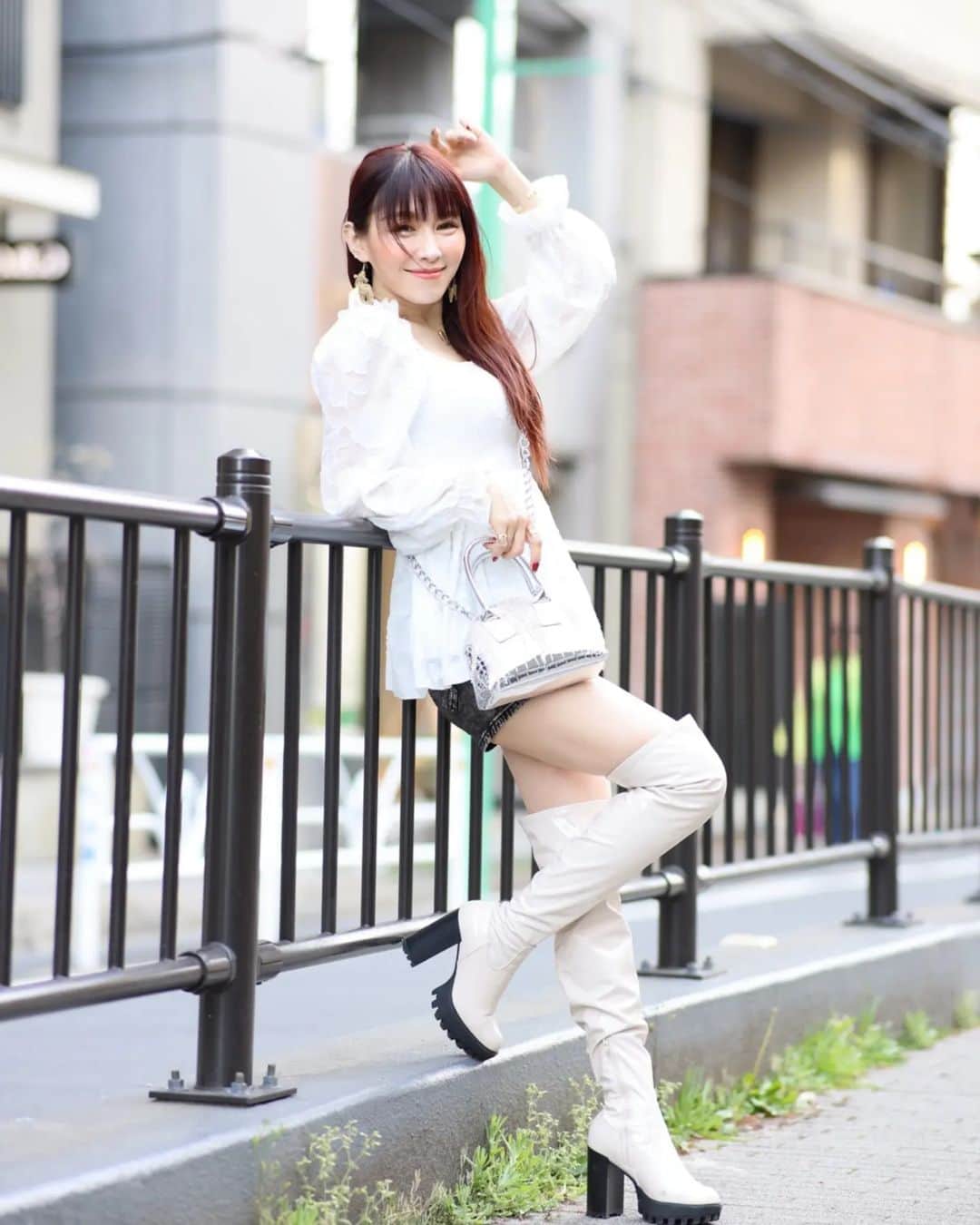 丹遥ニナさんのインスタグラム写真 - (丹遥ニナInstagram)「商品撮影仕事、企業撮影仕事受付中💄 swipe⇒👉動画あり💕夏コーデ & 夏ブーツ & ネイル🌸 ・ ・ 【NinaXie】20％offクーポン付ーーby 激安通販SHEIN🥰 ・ ・ SHEIN @shein_japan @sheinofficial 高見えプチプラ激安通販。今シーズンのトレンドアイテム、スペシャルなファッションを特別価格でゲット、今こそがチャンス❗ ・ ・ 📍ジャガード シール フラウンススリーブ ペプラムブラウス  s 商品ID  10984327  📍ミニ メタリック 鰐エンボス ラインストーンデコレーション ドームバッグ  シルバー 商品ID  13360903  📍人工革 膝上 プラットフォーム ブーツ  us6 ¥2,412 商品ID  2856654  📍24ピース ショート スクエアネイル & ネイルファイル 1個 ＆ 1シート テープ 商品ID  1482237  📍24ピース ショート 四角形 格子縞 テープ1枚、爪やすり1本 ネイルチップ 商品ID  13019119  📍ミニマリスト レースアップフロント プラットフォーム チャンキー ブーツ EUR35 商品ID  3397509  📍CUCCOO Trending プラットフォーム チャンキーヒール スリップオン クラシックブーツ  ベージュ  EUR36 商品ID  11383904 ・ ・ ♡♡♡♡♡♡♡♡♡♡♡♡♡♡♡♡♡♡♡♡♡  6/30までさらに安く買い物出来るクーポンお得👇  🎈Coupon Code：【NinaXie】　 6/30まで お買い上げ金額 1～5,999円  15%OFF 6000円〜  20%OFF  https://m.shein.com/jp/  もしくはアプリでSHEINを探してみて👌🥰  👇👇👇クーポン使い方👇👇👇 「ご購入手続きへ」⇒「クーポンを適用する」⇒【NinaXie】を入力する ・ ・ #SHEINgoodfinds  #sheinofficial #SHEINforall #ad #shein購入品 ・ ・ ✯✯✯✯✯✯✯✯✯✯✯✯✯✯✯✯✯✯✯✯✯✯✯✯✯✯✯✯✯ ・ ・ Model @minaninamiji   🖤 ファッションショー、タレント、作品撮影、商品撮影、 PR、インフルエンサー 、アンバサダー、 通訳、キャスティングなどの仕事は DMでお願いいたします。  🖤 丹遥ニナNina手書きかわいいニナキャラクターラインスタンプ 発売❗@ninalinestamp から飛べますよ❣️ ・ ・ #春コーデ  #原宿  #表参道  #撮影モデル  #撮影依頼募集中  #外国人モデル  #スタイル  #キャットストリート #明治神宮 #動画モデル #東京カメラ部 #丹遥  #韓国っぽ  #ネイルデザイン #ネイルチップ  #ジェルネイル  #モデルさんと繋がりたい #撮影依頼  #カメラマンさんと繋がりたい #ストリート系女子 #ストリートコーデ #ストリート系 #フリーモデル #私の写真もっと広まれ  #写真を撮る人と繋がりたい」4月19日 20時53分 - minaninamiji