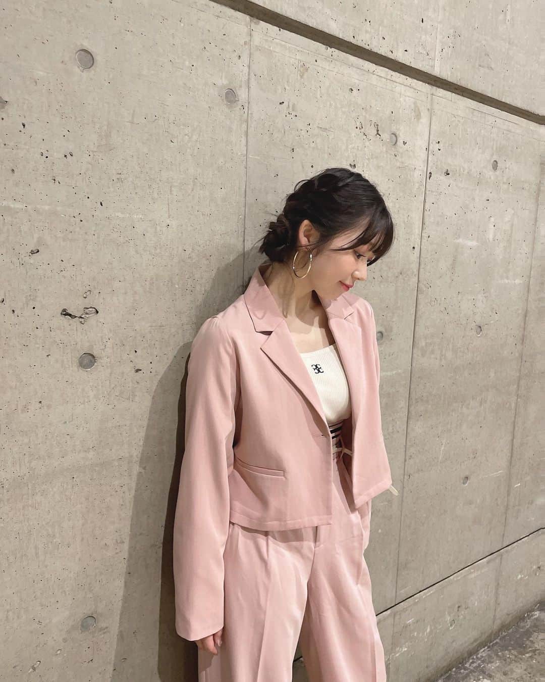 山岸理子のインスタグラム：「* ⁡ pink🏳️‍⚧️🎀🤍🐑 ⁡ #tsubaki_factory #山岸理子 #きき卒業ライブの時の #しふく」