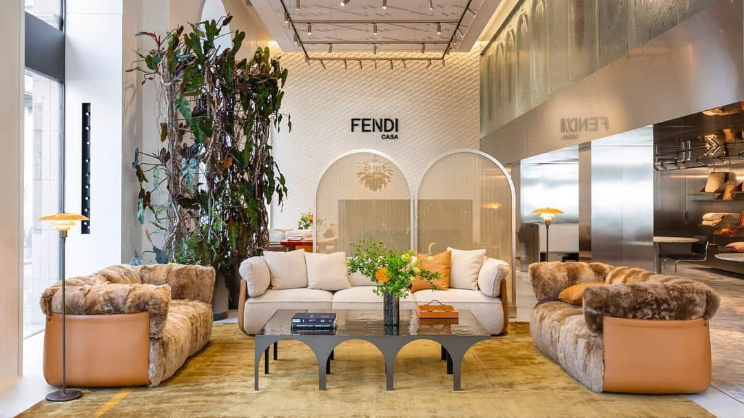 Fendiさんのインスタグラム写真 - (FendiInstagram)「#FendiCasa unveils a new collection under the artistic direction of Silvia Venturini Fendi at the flagship boutique in Piazza della Scala, Milan.  To visit the boutique during #MilanDesignWeek2023, register at Fendicasa.com.」4月19日 21時00分 - fendi