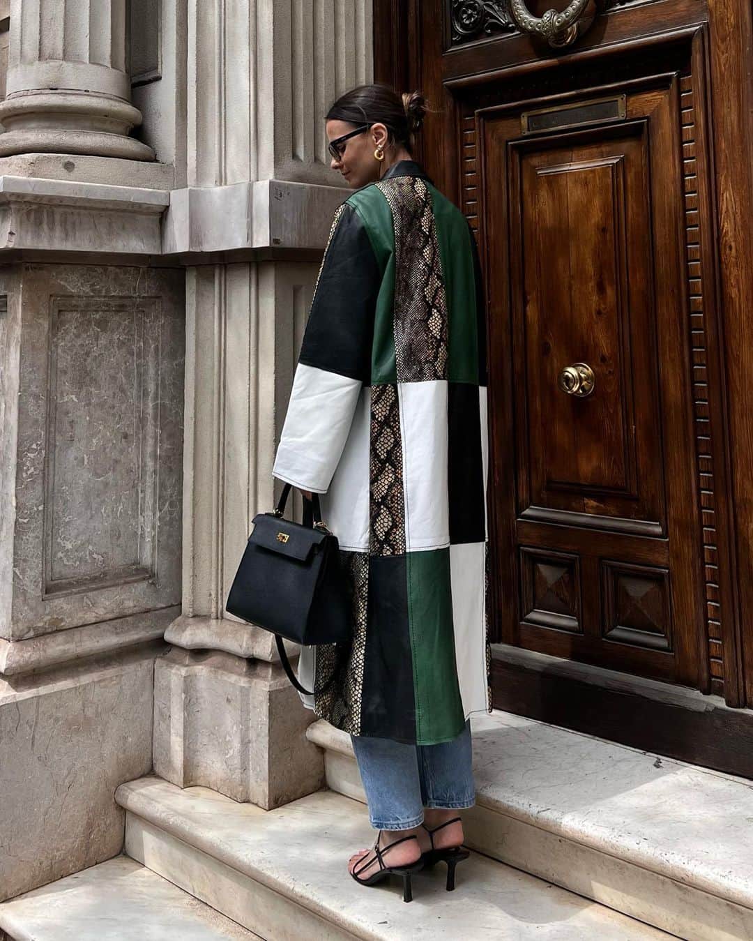 Zina Charkopliaさんのインスタグラム写真 - (Zina CharkopliaInstagram)「Patchwork #coat #leather #patchwork #heels #jeans #denim #green #fashion #style #daily #dailystyle #dailylook  _ _ Credits @fashionmoodpe」4月19日 21時00分 - zinafashionvibe