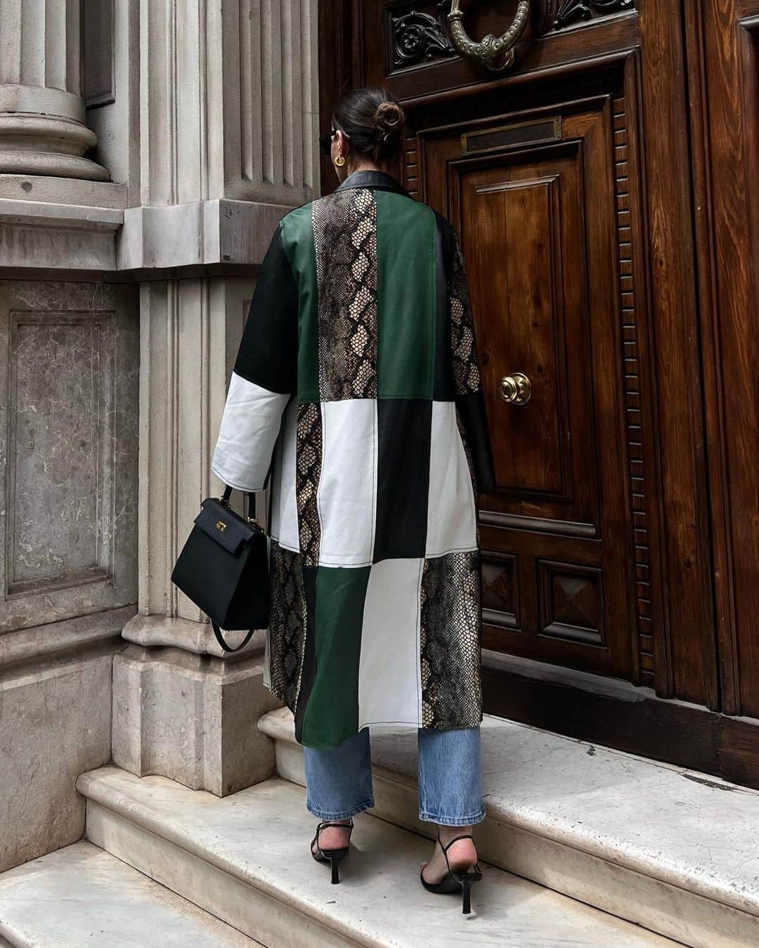 Zina Charkopliaさんのインスタグラム写真 - (Zina CharkopliaInstagram)「Patchwork #coat #leather #patchwork #heels #jeans #denim #green #fashion #style #daily #dailystyle #dailylook  _ _ Credits @fashionmoodpe」4月19日 21時00分 - zinafashionvibe