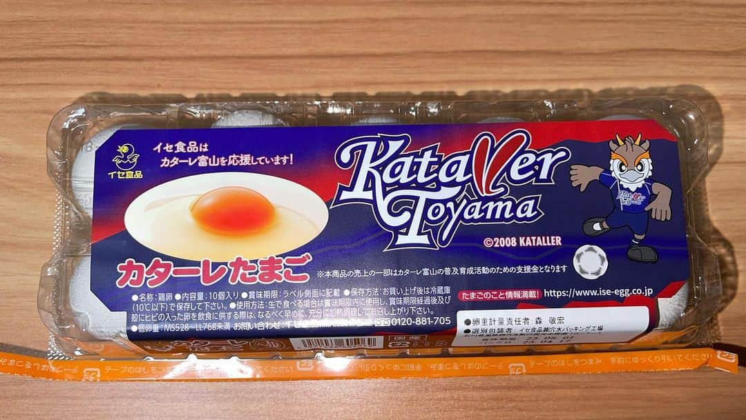 柴崎貴広のインスタグラム：「#カターレたまご  #イセ食品  北陸地方限定商品」