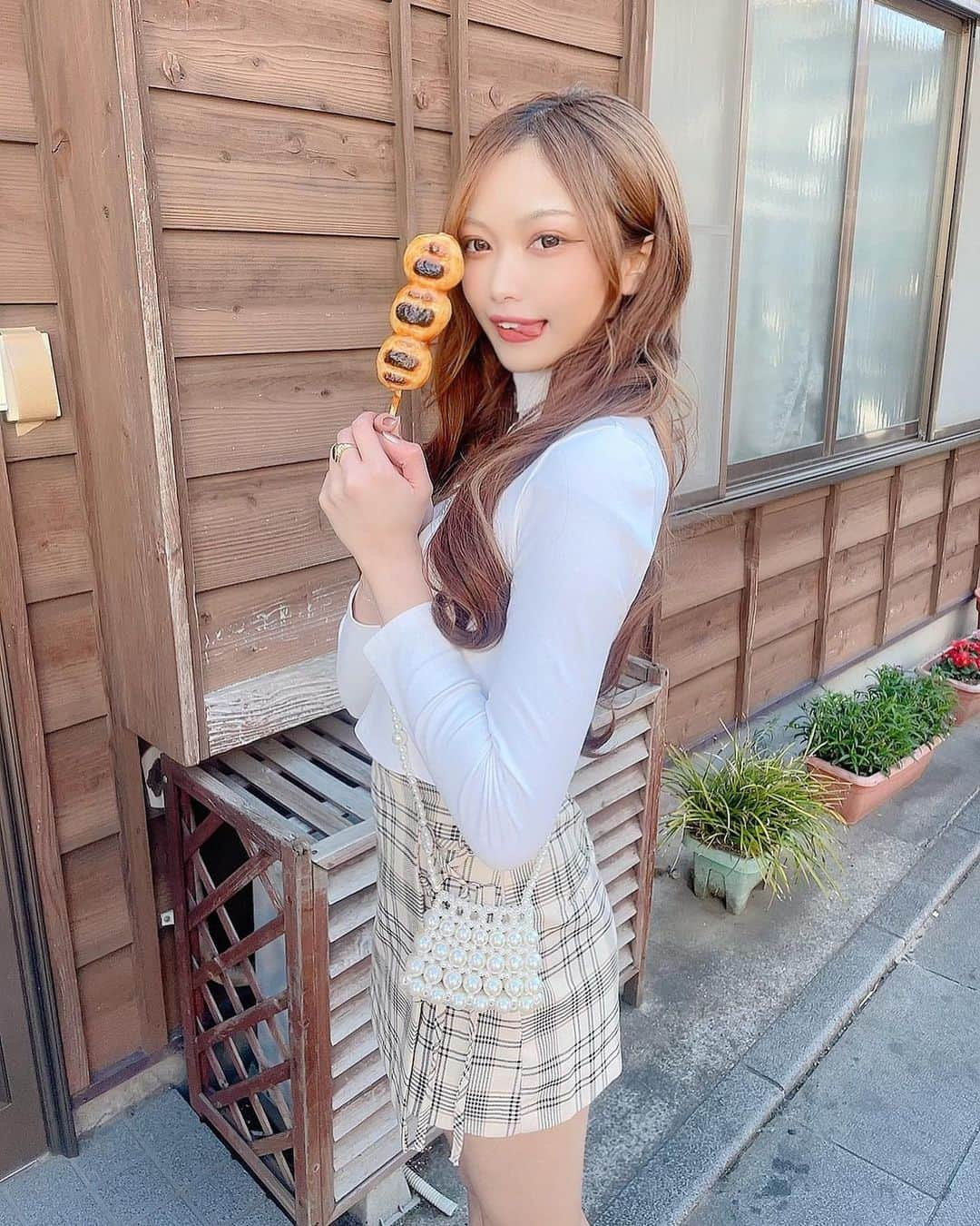 中原鈴奈さんのインスタグラム写真 - (中原鈴奈Instagram)「お団子🍡🍡 ・ ・ ・ #川越#小江戸川越 #小江戸 #川越食べ歩き #川越グルメ #団子#ミニスカート #instalike #likesforlike #followｍe#ootd #fashion」4月19日 21時19分 - rinrin1228_