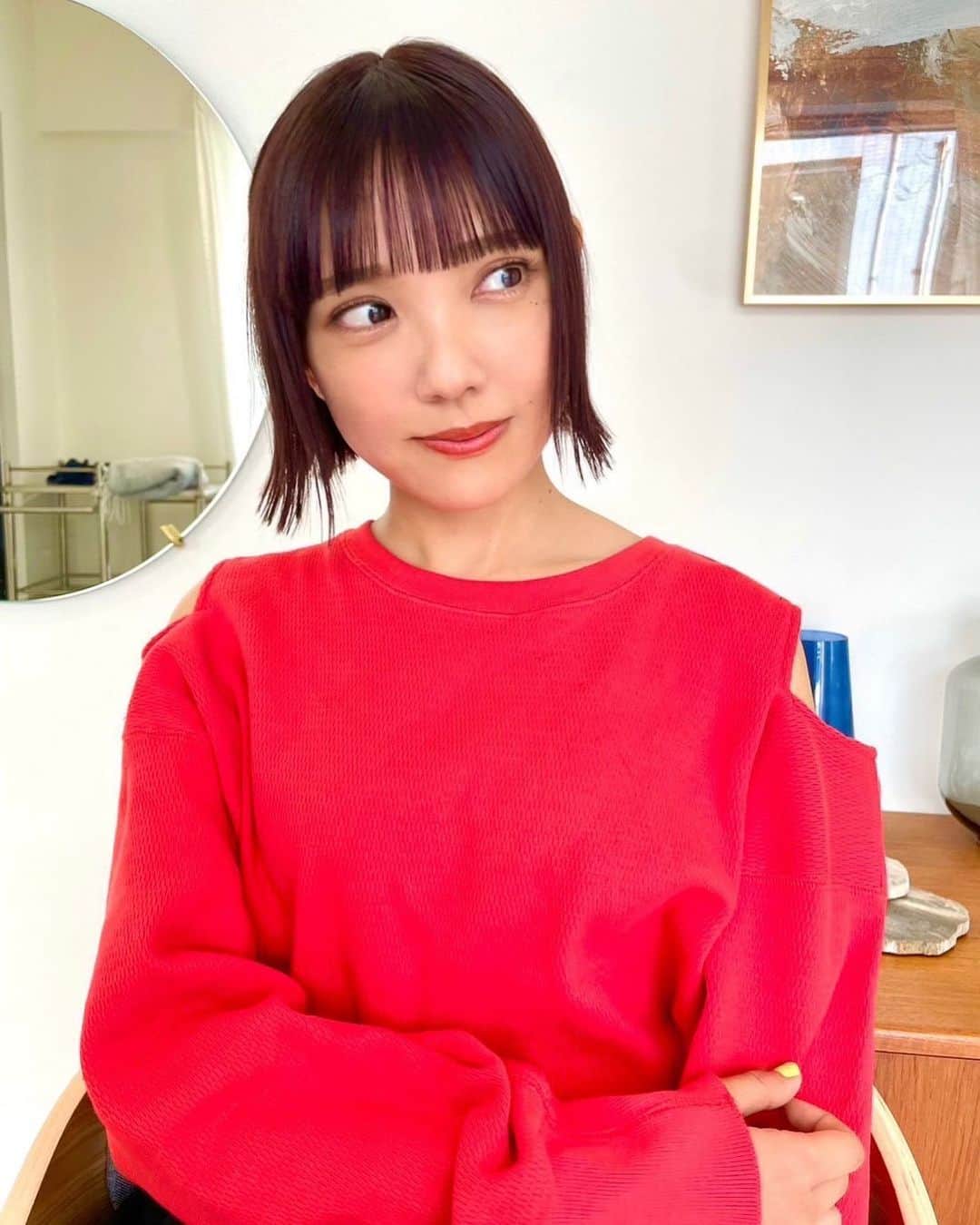 幹葉（スピラ・スピカ）のインスタグラム：「ライブに向けてちょきっ✂️✌️ いつも @yasugi_eriko さんにお願いしております！ ケラケラケラケラ今回もよおけわろた😂😂😂 楽しき時間をありがとうございます🥰」