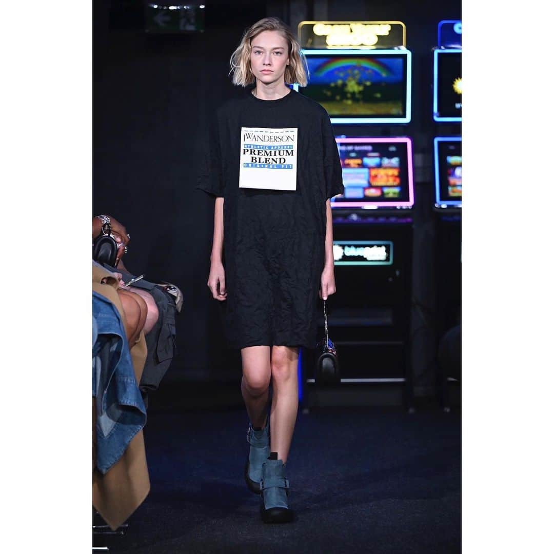 LOVELESS/GUILD PRIME 公式アカウントのインスタグラム：「【JW ANDERSON POP UP STORE】  英国のファッションデザイナー、ジョナサン・アンダーソンが手掛けるJW ANDERSONのPOP-UP STOREをラブレス青山店、ニュウマン横浜店で開催。  2023SSコレクションの中から、ラブレスで通常取り扱いをしているラインナップに加え、メンズ・ウィメンズ共にモアバリエーションにてご用意しております。  ウェアや雑貨を含めて多数取り扱いする貴重な機会。是非この機会にお越しくださいませ。  DATE : 4.21(FRI) - 4.30(SUN) PLACE: LOVELESS AOYAMA  DATE : 5.5(FRI) - 5.14(SUN) PLACE: LOVELESS NEWoMan YOKOHAMA」
