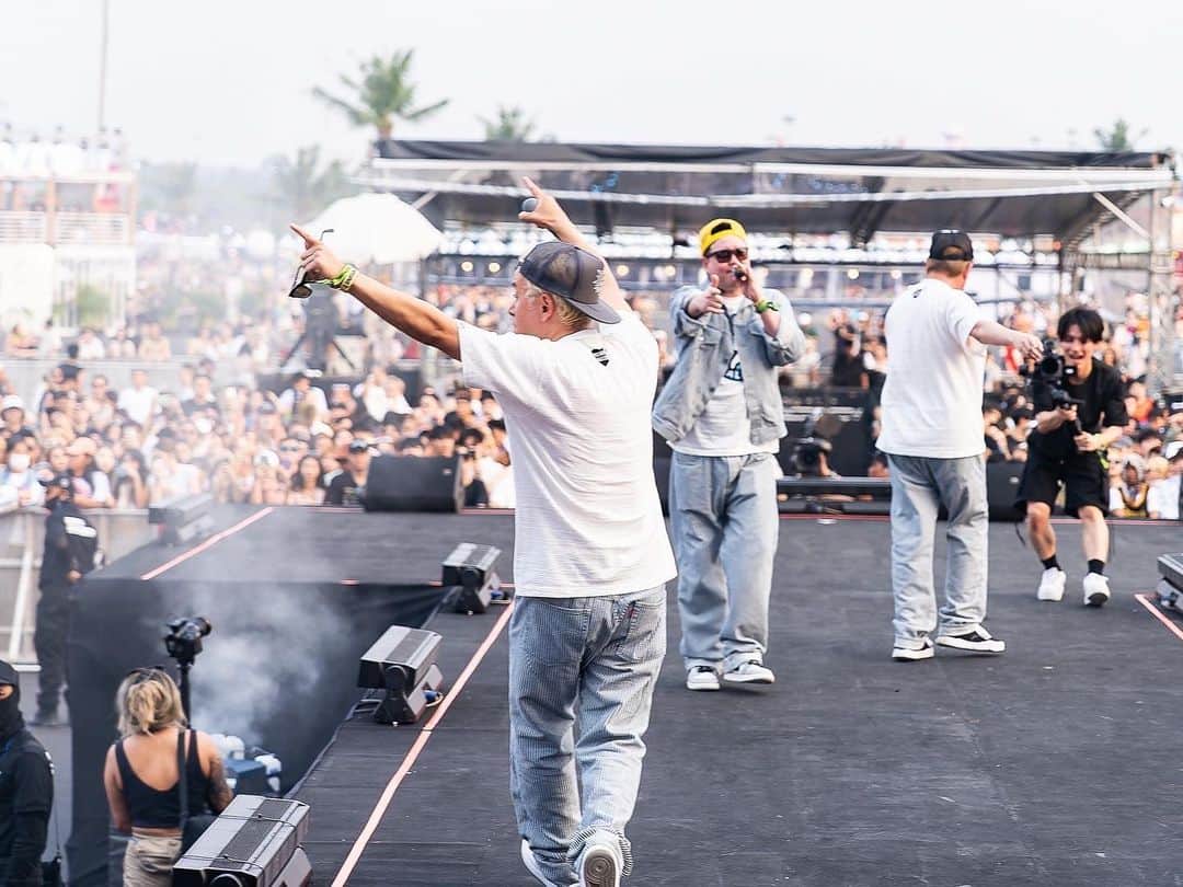 WISEさんのインスタグラム写真 - (WISEInstagram)「we're the #teriyakiboyz 🎤🎤🎤🎤shout out to #rollingloudthailand 🇹🇭Thnx for bringing us out🙏 ขอบคุณ 🙏 hope to be back soon✌️ #ローリングラウドタイ 気温も客も熱くて最高でした🔥超コップンカッ🙏🙏🙏」4月19日 21時23分 - wise_official