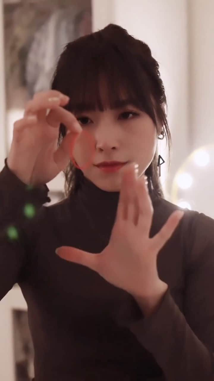 Miss Hunnyのインスタグラム：「Have a good night 🌙  Special Thanks @odyleung」