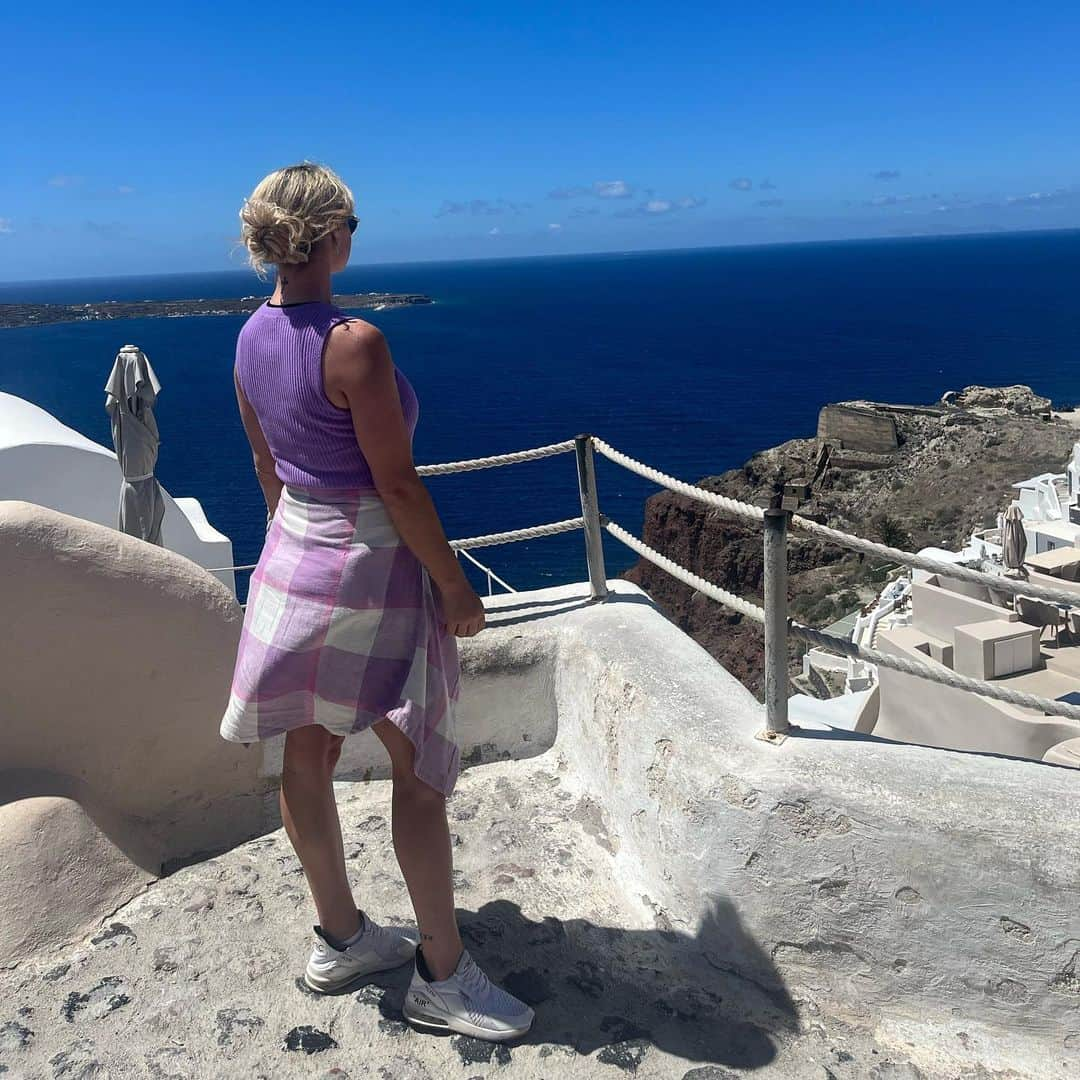 カーリー・ブースさんのインスタグラム写真 - (カーリー・ブースInstagram)「Couldn’t appreciate this holiday more ❤️ #santorini #greece」4月19日 21時34分 - carlyabooth