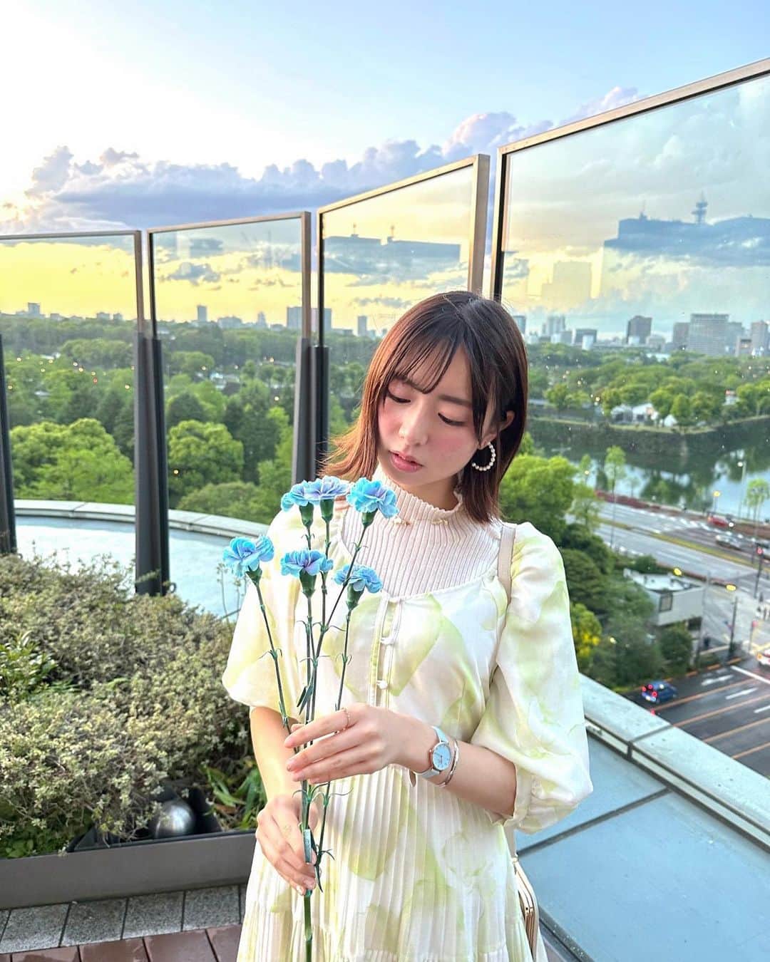 鈴木泉帆のインスタグラム：「水色の春らしい腕時計をゲット♡  つけてるだけで春を感じられるし 一気に手元が華やかになるからとってもお気に入り🌷  公式サイトでお得に買えるクーポンをいただきました 購入の際はぜひ使ってください👇🏻 【igmizuho】  #ダニエルウェリントン #danielwellington #dw #dwpastel #春先取り　#プレゼントキャンペーン　#yesdw #dwを春と呼べ」