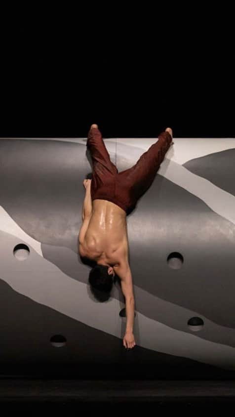 ジャンポールレスパナールのインスタグラム：「Super happy to premiere tonight the re-creation of Thr(o)ugh by @damienjalet and @balletgtg at @grandtheatregeneve   Thank you to the Grand Théâtre costume atelier for your collaboration on this project! ♥️  Choreography/ direction : @damienjalet  Associate choreographer: @aimiliosarapoglou  Set by Jim Hodges with Carlos Marquez Da Cruz Costumes by @jeanpaullespagnard Music by @_fennesz Lights by Jan Maertens Premiere on the 19th of April, bâtiment des forces motrices, Geneva. In double bill with "via" from @fouad_boussouf_   On tour afterwards.  The first version of "thr(o)ugh" was created in 2016 with @hessischesstaatsballett」