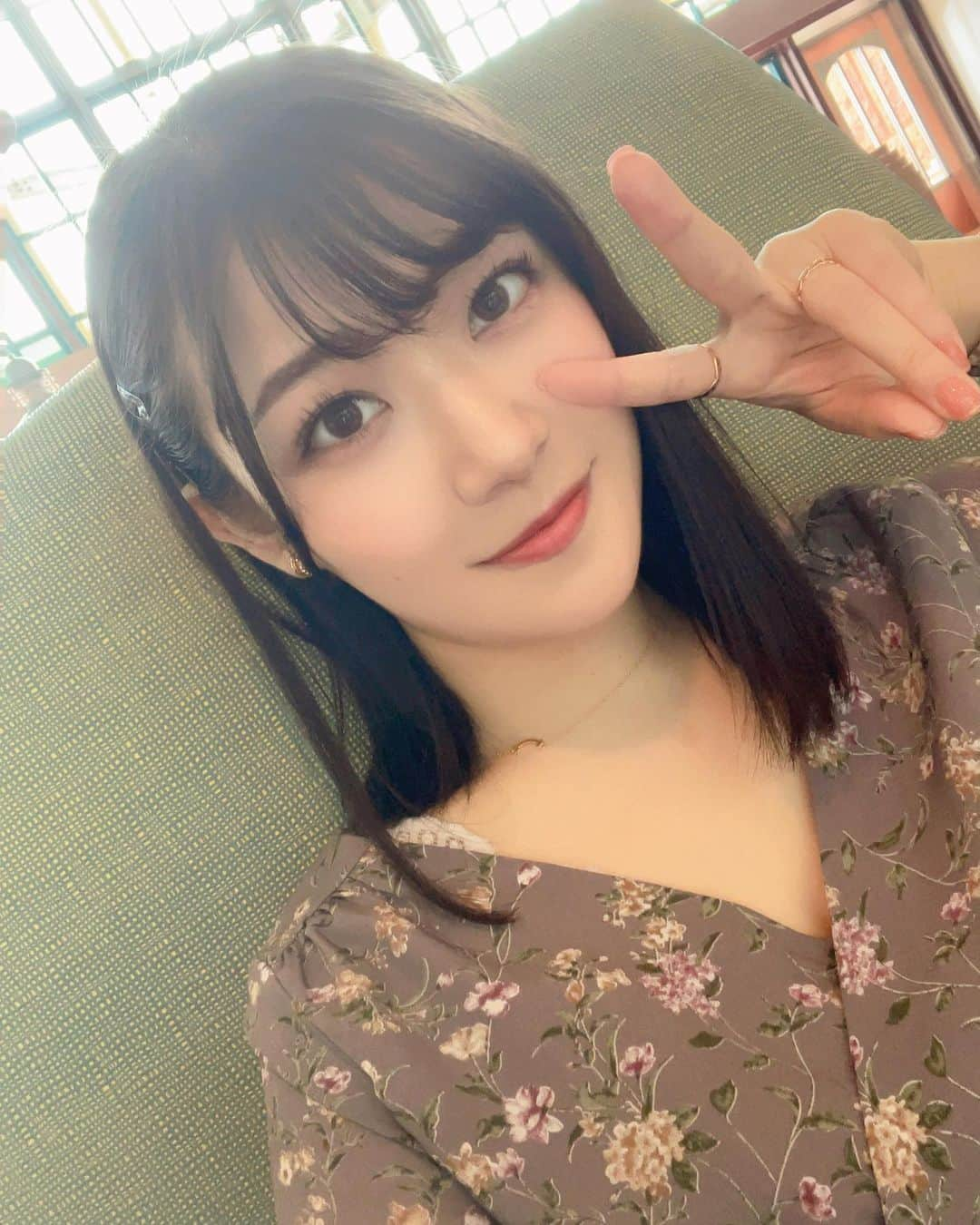 小梅えなのインスタグラム：「昨日、吉根ゆりあちゃんとディズニーシー行ってきました🐭✨️ 自撮りがこれしかないという…🫠 全然撮ってなかったみたい‪⸜(‪ ˶ ᐛ˶)‪⸝ﾃﾍ  #小梅えな #えなっち #enakoume #av女優 #jav #ディズニーシー #ディズニーシー40周年 #おめでとうございます」