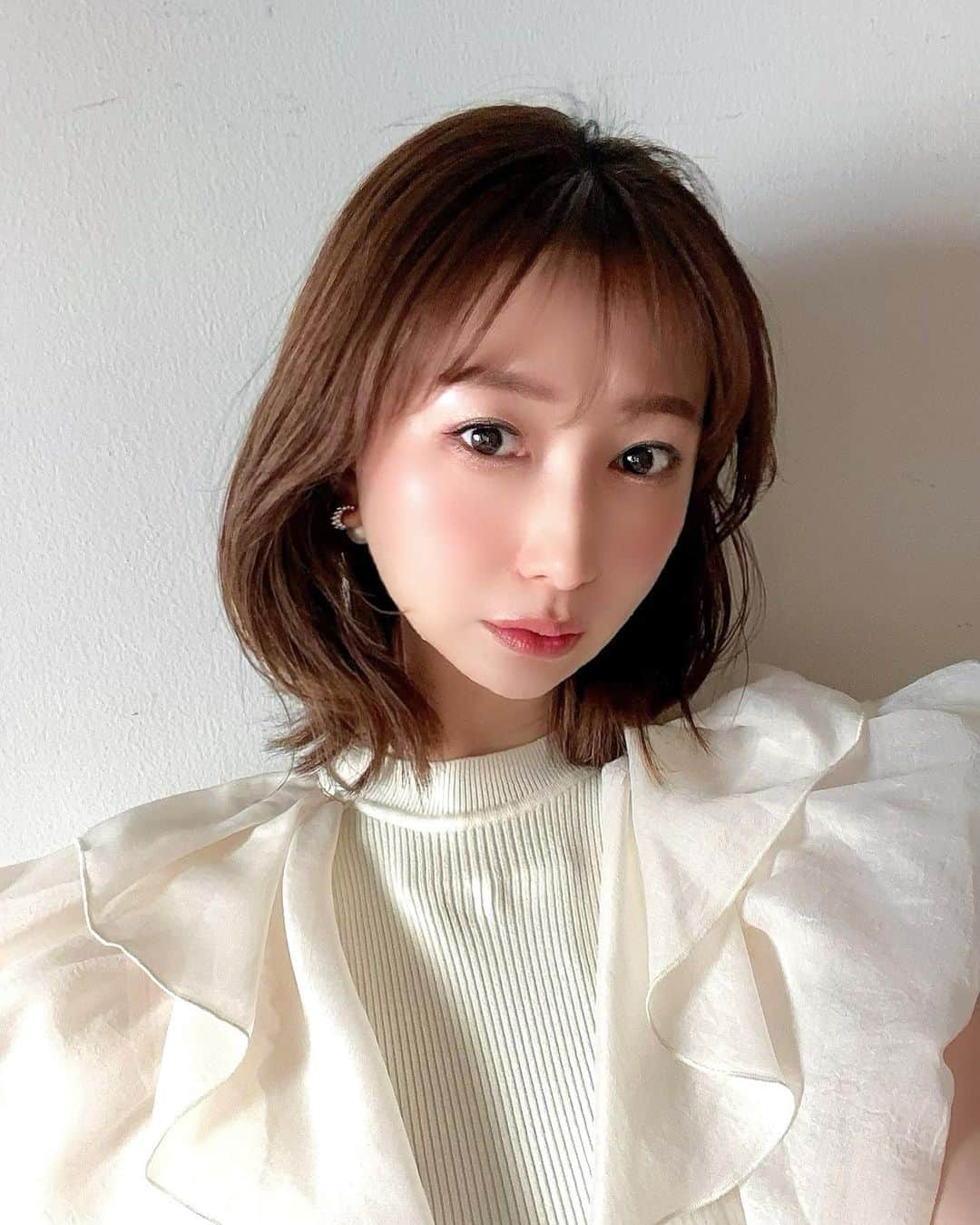 青木まりなのインスタグラム：「昨日は いつも着ないような服を着て ソワソワした日🥹🤍  朝から夜までとある番組の収録でした！ またお知らせします♡  . . .       #RIZIN #RIZINガール #RIZINガール2022 #ラウンドガール #ringgirl #キックボクシング #kickboxing #キックボクシング女子 #筋トレ女子 #筋トレ #トレーニング #ダイエット #training #diet #グラビア #グラビアアイドル #グラドル #ビジョビ #bijobi #gravure #guravureidol #偶像 #性感 #清秀 #性感 #美腿 #그라비아　#화보」