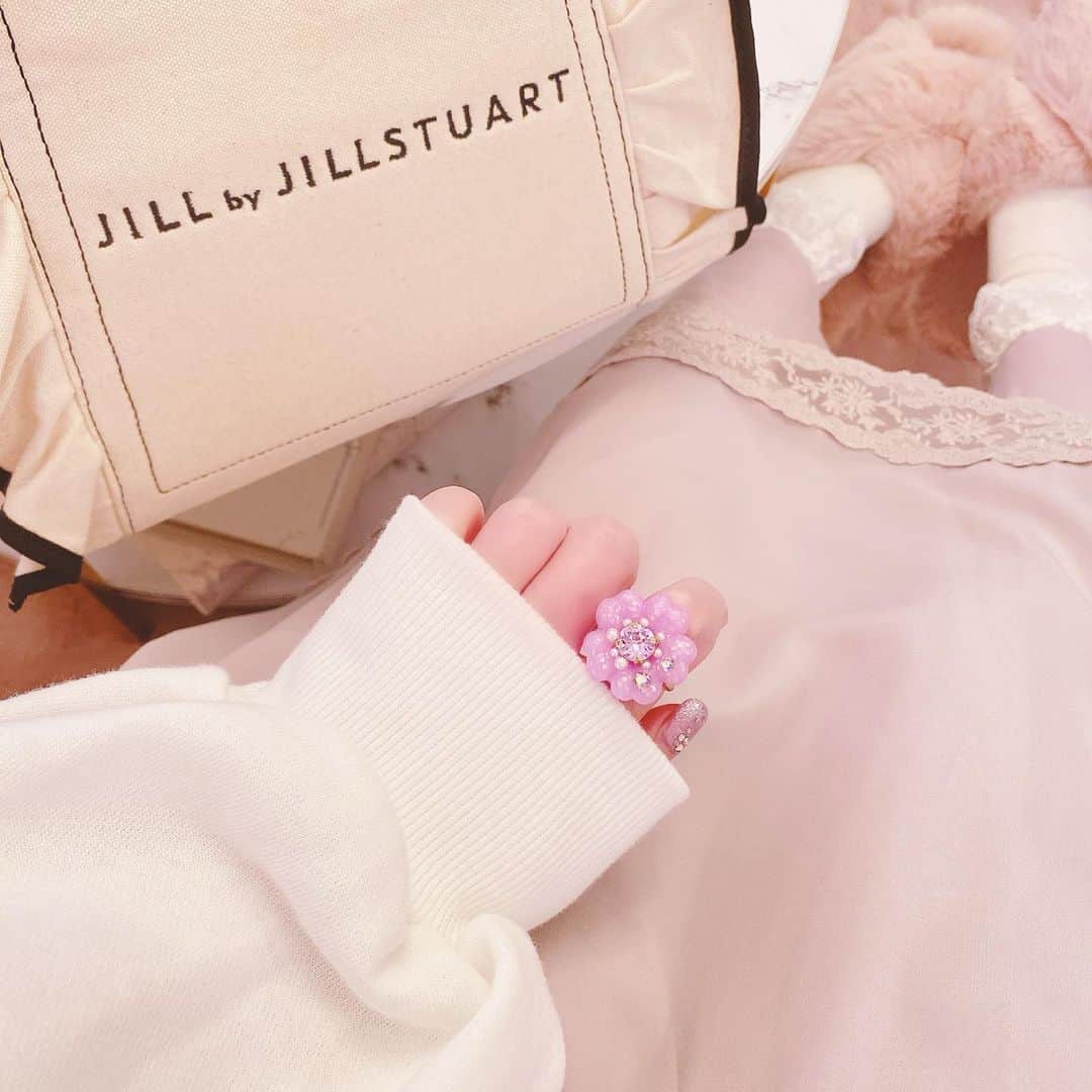 伊藤芽衣のインスタグラム：「最近の アクセサリーたち まとめてアップします♡ ⁡ ほかのアクセサリーショップで あまり見たことないような ⁡ 唯一無二の かわいいリング💍が ⁡ Kawaii☆Starsには そろっています♡ ⁡ 枚数たくさん載せるので、 ブランドさまは タグ付けで チェックしてください♡ ⁡ ⁡ #カワスタ #ラフォーレ原宿 #ハンドメイドアクセサリー #ハンドメイド   @kawaii__stars」