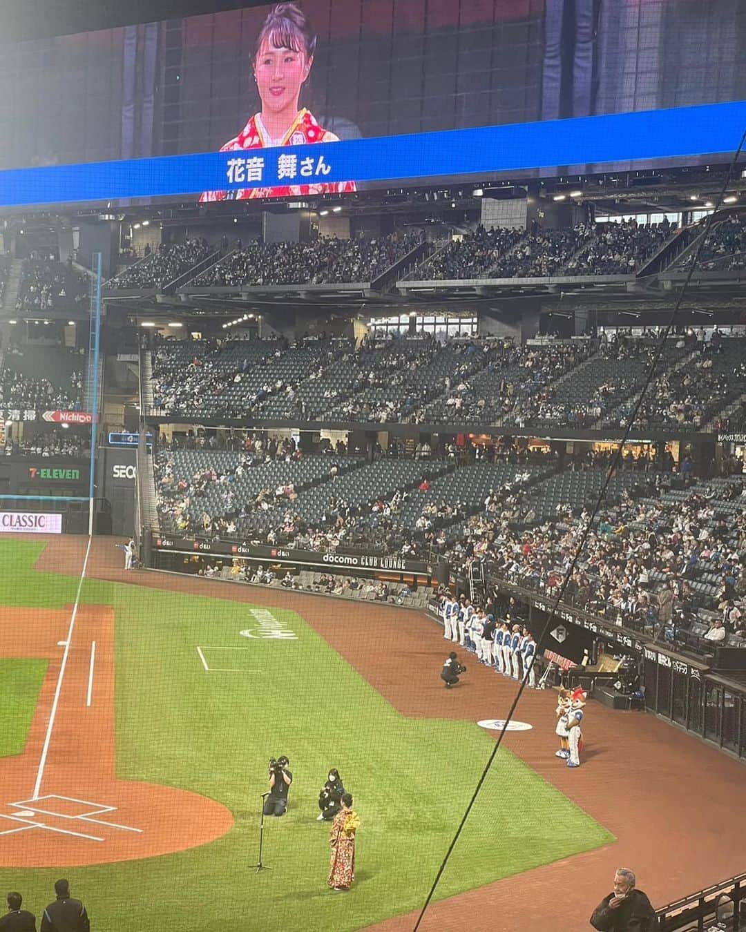 花音舞さんのインスタグラム写真 - (花音舞Instagram)「ありがとうございました⚾️  無事終わりました🎙 皆様のお陰で幸せすぎる1日でした🥹🙏  球場にお越し頂きました皆様も本当にありがとうございました🫶  サンマルコ食品の皆様も本当にありがとうございました✨  #プロ野球  #北海道日本ハムファイターズ  #千葉ロッテマリーンズ  #国歌斉唱  #ありがとうございました🫶  #スポンサー #サンマルコ食品 様 #コロッケ #美味しかった 🥹」4月19日 13時29分 - mai_kanon_official