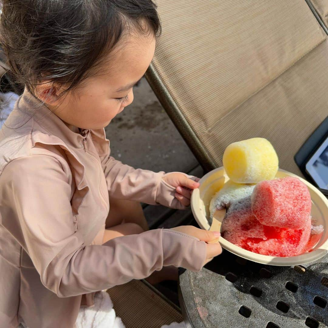 花田浩菜さんのインスタグラム写真 - (花田浩菜Instagram)「新学期も始まり、 あっという間に4月も下旬でびっくり😂 . . . 3歳の娘はコロナと共に生きてきたので、 今年になって初めての海外旅行に行ってきました✈️ 久しぶりのハワイ🌺 ほとんど海とプールとホテルだけだったのであまり出掛けていないけど、最高にリフレッシュ✨ 子供達も本当に楽しそうで、飛行機も楽になり成長したなぁ、、と感慨深かったです。 . . 書きたいことも載せたいこともたくさんあるのに日ばかりが過ぎていく、、😅 またちょこちょこと#子連れハワイ 載せたいなと思います🌺🥰 . . . . #ハワイ旅行 #子連れ旅行 #子連れハワイ #2歳差育児 #兄妹ママ #ワイキキ #アウラニ #hawaii #hawaiistagram #子連れハワイ」4月19日 13時37分 - hanadahirona