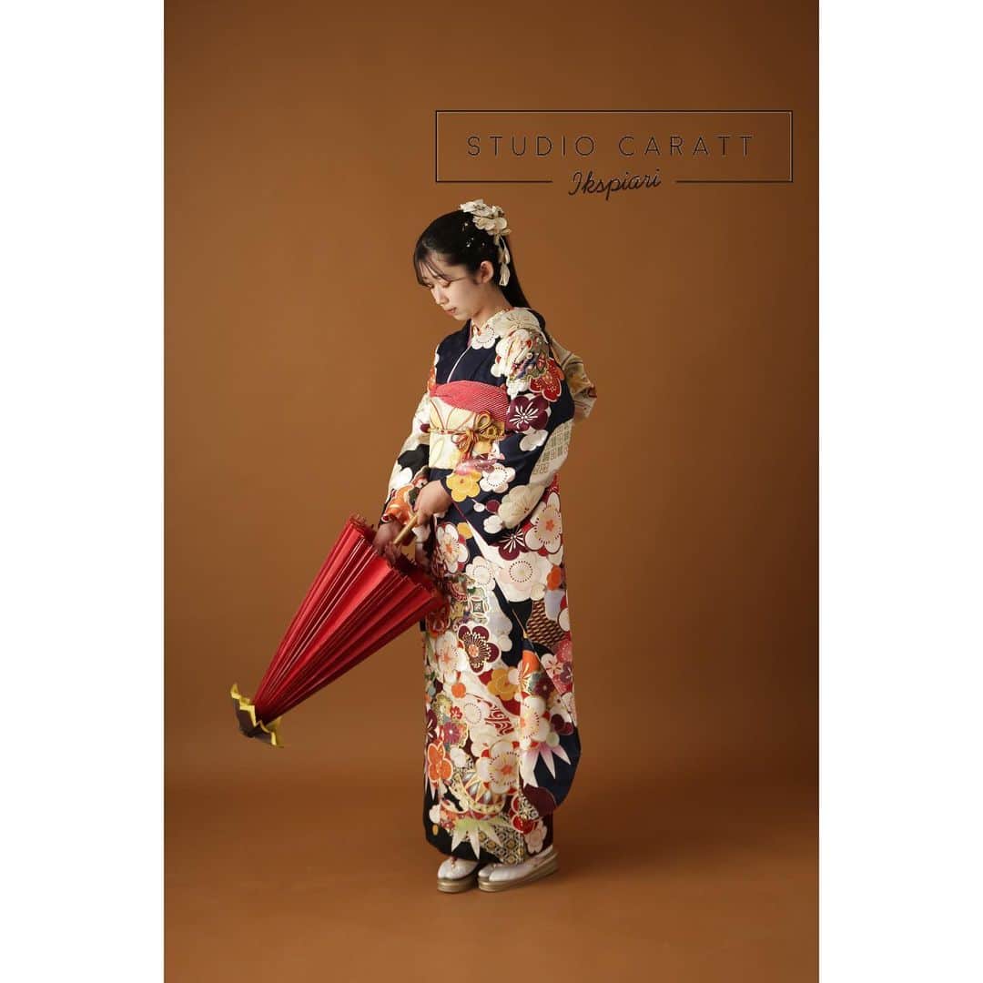 スタジオキャラット イクスピアリ店のインスタグラム：「♫Furisode photo♫  \\ New ! //  振袖展示会 4/22(土) - 5/7(日)  ☞ 振袖レンタルのご相談 ☞ 撮影のご相談 ☞ 振袖のご試着  2024年、2025年、2026年 成人式を迎えるみなさま! ＊ご予約お待ちしてます＊  ……………………...  ………………………  #スタジオキャラット #スタジオキャラットイクスピアリ店 #studiocaratt #イクスピアリ #浦安 #舞浜 #着物 #着付け #ヘアアレンジ #メイク #フォトスタジオ #写真館 #photo #photostudio #写真 #家族 #ドレス#振袖 #後撮り #前撮り #成人式 #振袖ヘア #振袖レンタル」