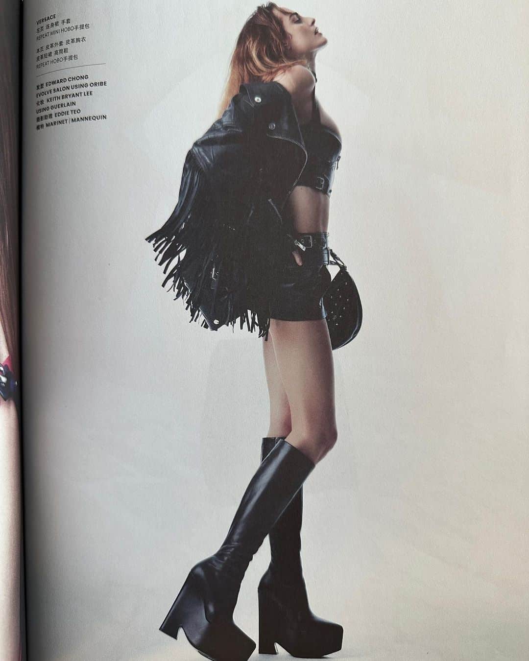 Marinet Mattheeのインスタグラム：「She’s feeling her @versace story 🖤  Thank you team 🙏🖤🙏  #versace #leatherlook #meow #thesebootstho」