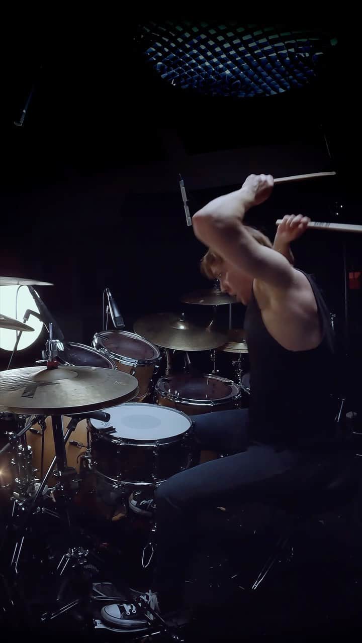 シェーン・ガラースのインスタグラム：「Something For The Pain Playthrough coming SOON! Song is OUT NOW and available EVERYWHERE @toquerocks  #pearldrums #remo #vicfirth #zildjian」
