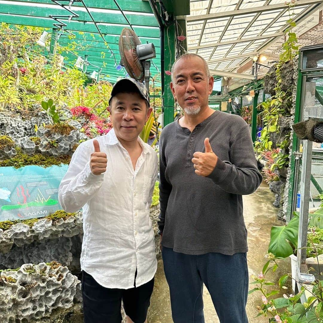 岡村隆史のインスタグラム：「沖縄 久しぶりに金城さんに逢えました！ パワーいただきました。 ありがとうございました〜 #さんご畑 #てぃだかんかん」