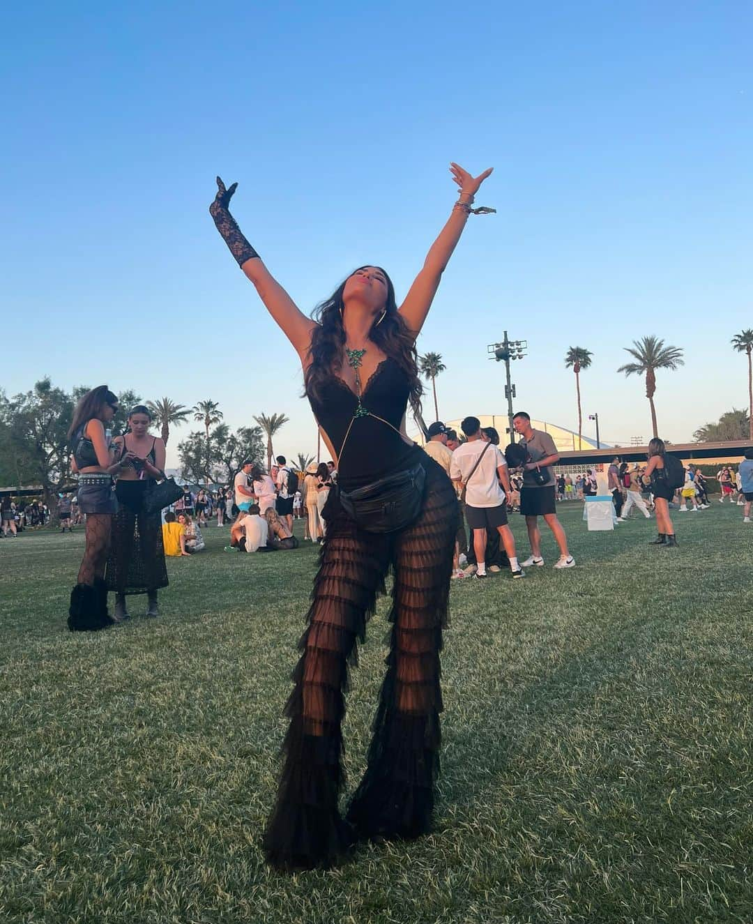 ヨランテ・ヴァン・カスベルヘンさんのインスタグラム写真 - (ヨランテ・ヴァン・カスベルヘンInstagram)「Coachella baby! 🖤 #Day2」4月19日 14時28分 - yolanthecabau