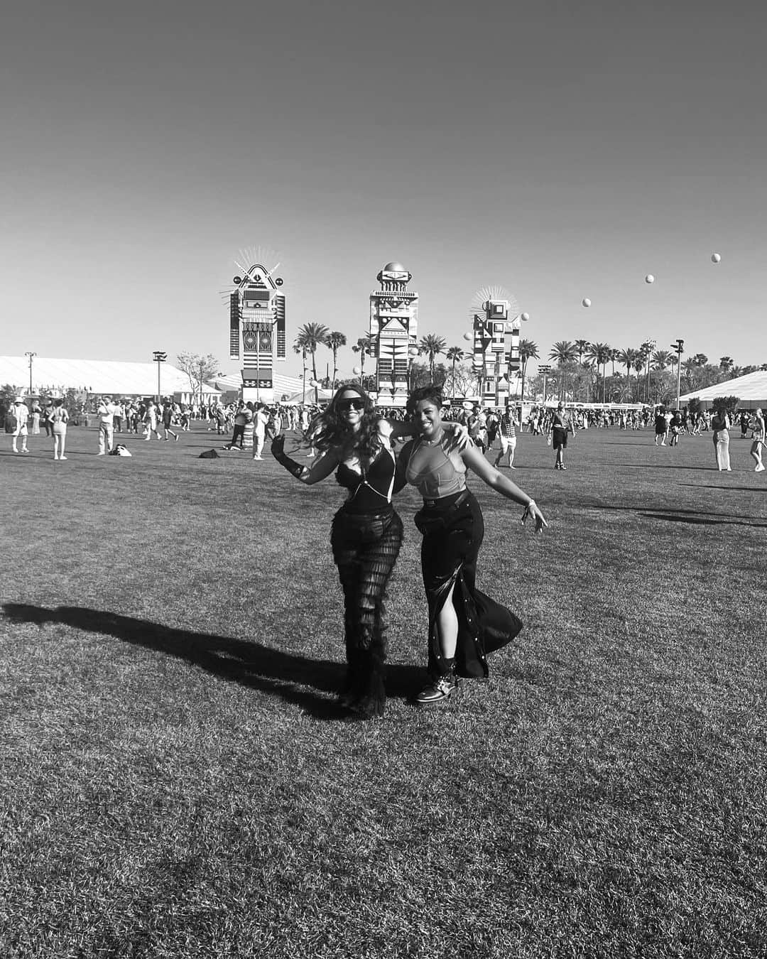 ヨランテ・ヴァン・カスベルヘンさんのインスタグラム写真 - (ヨランテ・ヴァン・カスベルヘンInstagram)「Coachella baby! 🖤 #Day2」4月19日 14時28分 - yolanthecabau