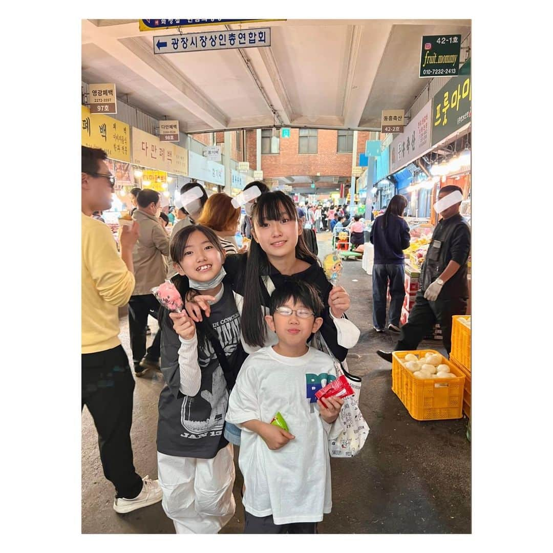 megumi matsuoのインスタグラム：「… 4月1日 4日目 広蔵市場クァンジャンシジャンの駄菓子屋  3枚目 サラはこのペンギンが好きらしい ポロロっていうらしい 韓国では有名なキャラらしい 知ってた？w  #春休み#家族旅行#韓国旅行#韓国#ソウル#seoul#広蔵市場#韓国の駄菓子屋#ポロロ#サラミラ#サラミラカイ#サラミラソウル#小学生#中学生#3児ママ」