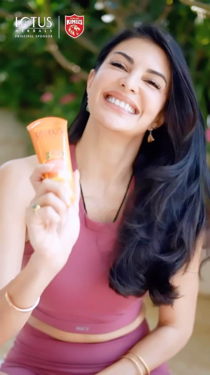 Jacqueline Fernandezのインスタグラム：「All-round sunscreen protection and the chance of bagging a jackpot? It’s a win-win situation either way! Try the exquisite range today and simply scratch, scan and you might get a chance to win 10 lakhs 🤯  What are you waiting for? Order now 🧡  #Lotusherbals #Safesun #Sunscreen #Summeressential #paidpromotions #ad」